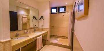 	Bathroom and shower tray of the Superior bungalow magnifique at IFA Villas Altamarena	