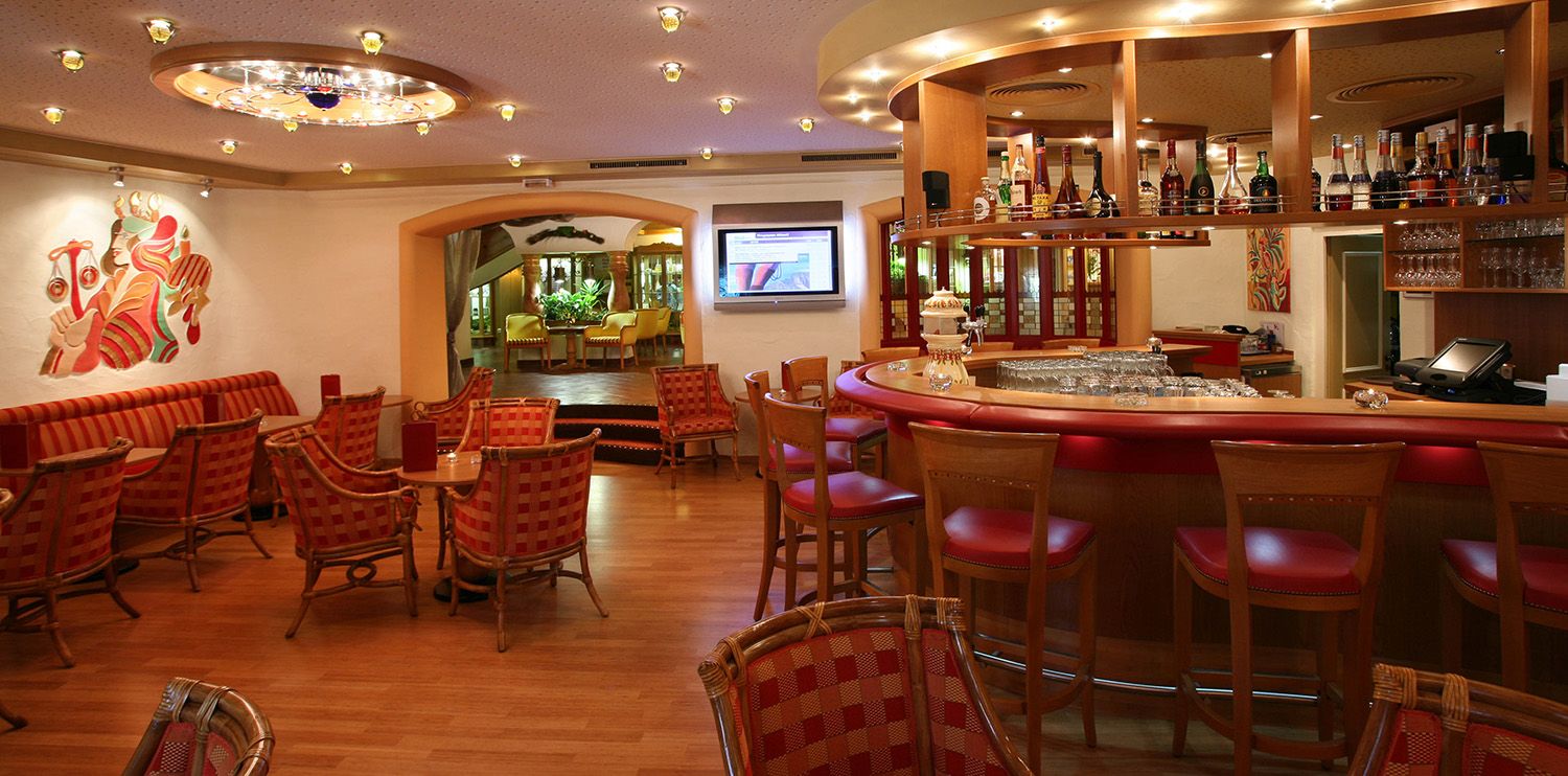 	Barra del bar en el hotel IFA Alpenhof Wildental	