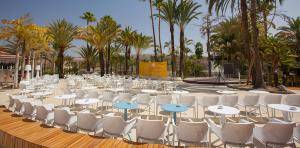 Plaza para actuaciones en el Abora Continental by Lopesan Hotels