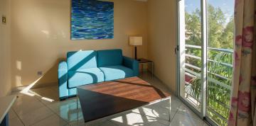 	Imagen del salón con vistas de la junior suite del IFA Altamarena Hotel	