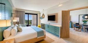unique-one-bedroom-suite-ocean-room-lopesan-costa-bavaro-resort-spa-casino