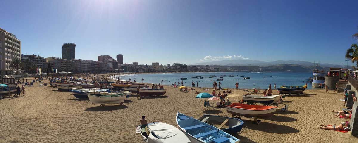 Playa de las Canteras ist berühmt für sein gutes Wetter, sein ruhiges und kristallklares Wasser