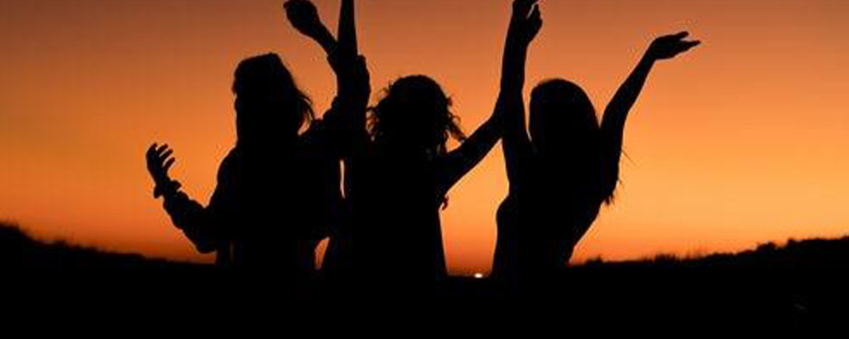 Al anochecer empiezan los planes nocturnos en las discotecas