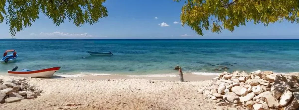 what to see in bahía de las águilas