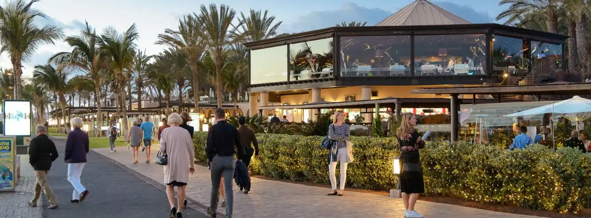Meloneras shopping center