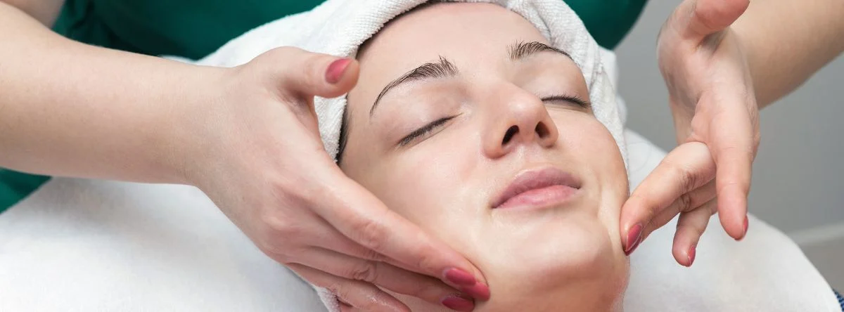 spa facial cleansing.