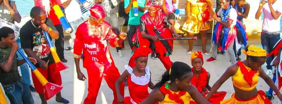 What are the traditional dances of the Dominican Republic?