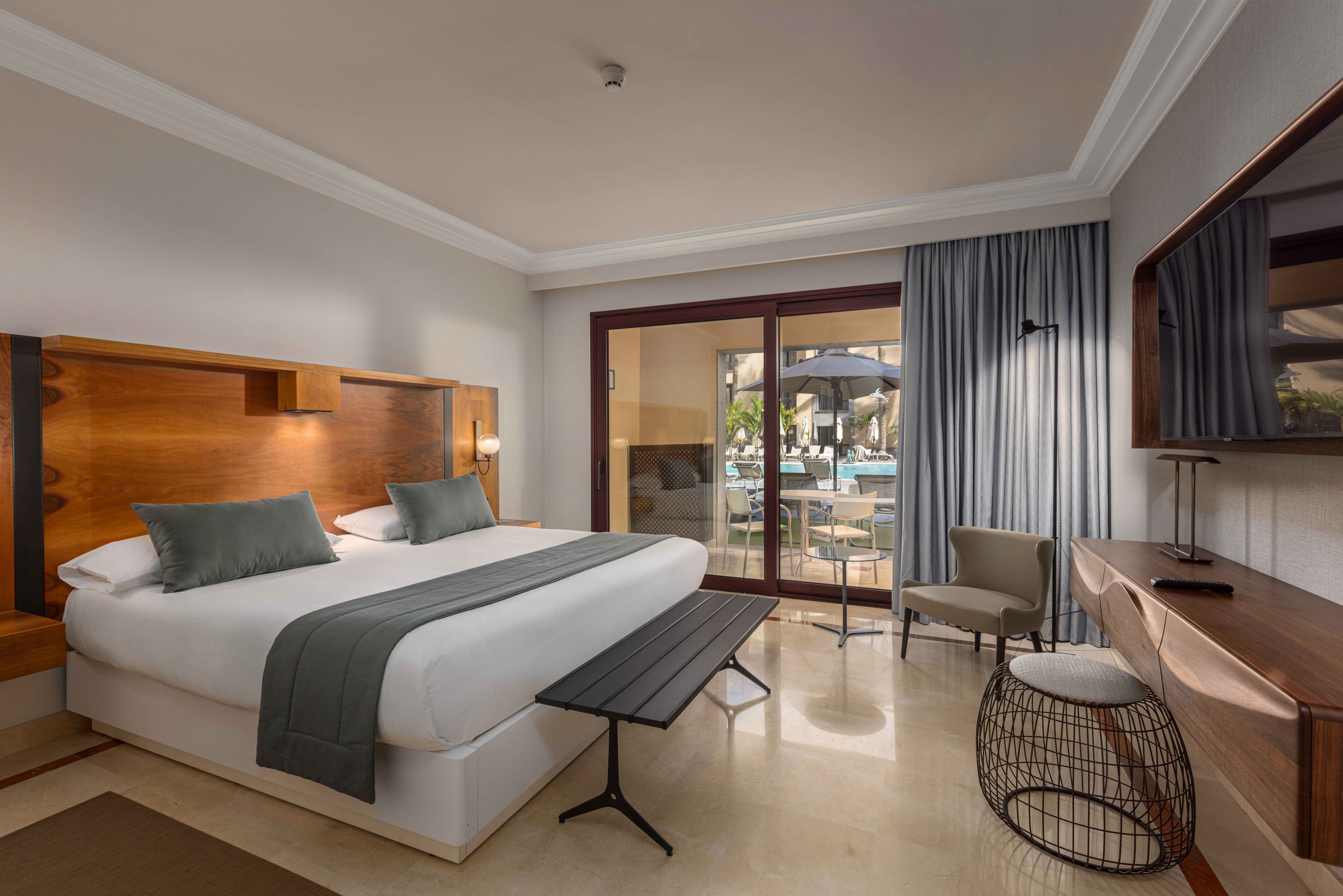 bed lopesan costa meloneras resort & spa double deluxe terrace room