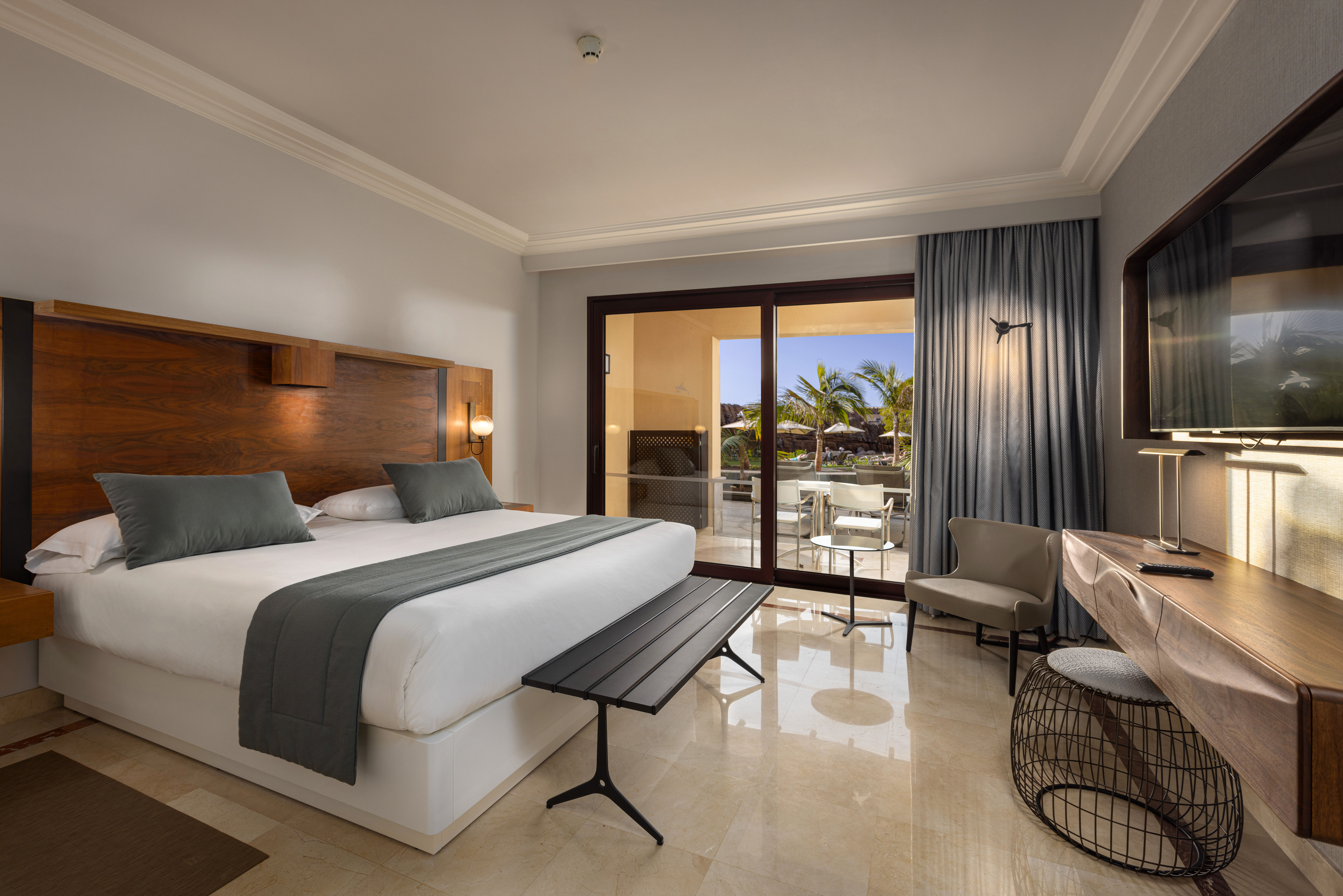 lopesan-costa-meloneras-resort-&-spa-premium-pool-room
