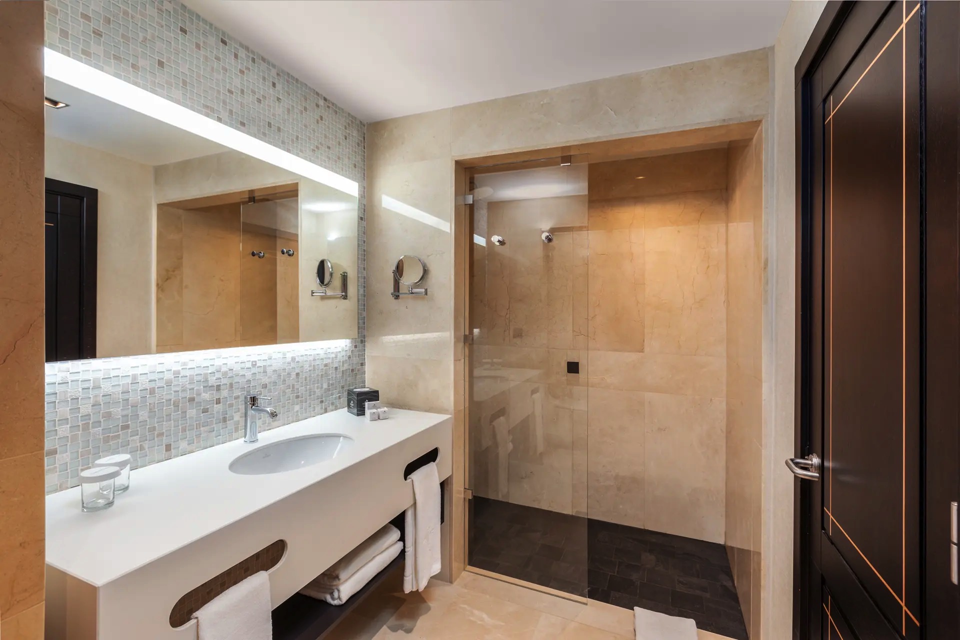 baño habitación premium pool lopesan costa meloneras resort & spa