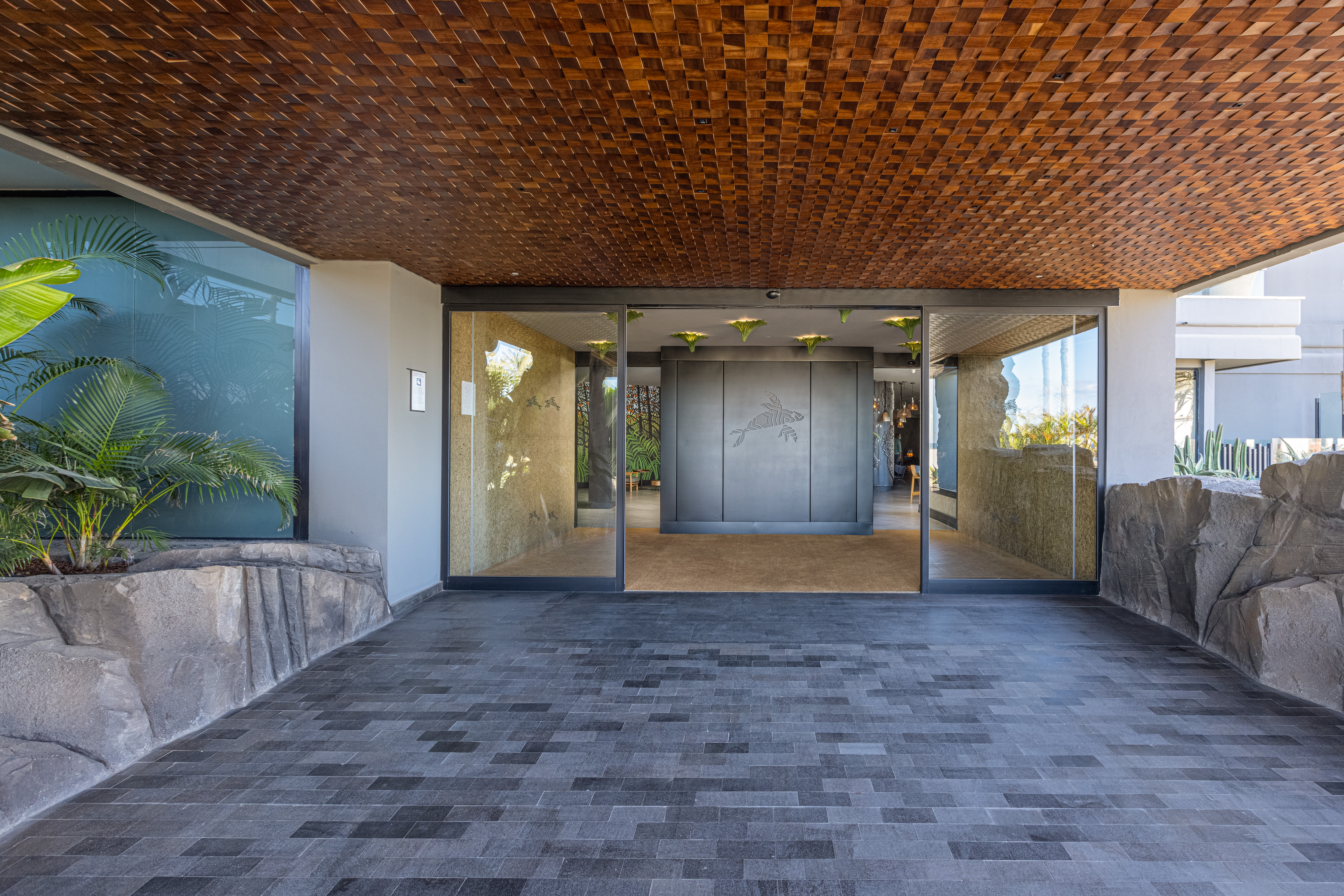 photograph entrance hotel faro lopesan collection