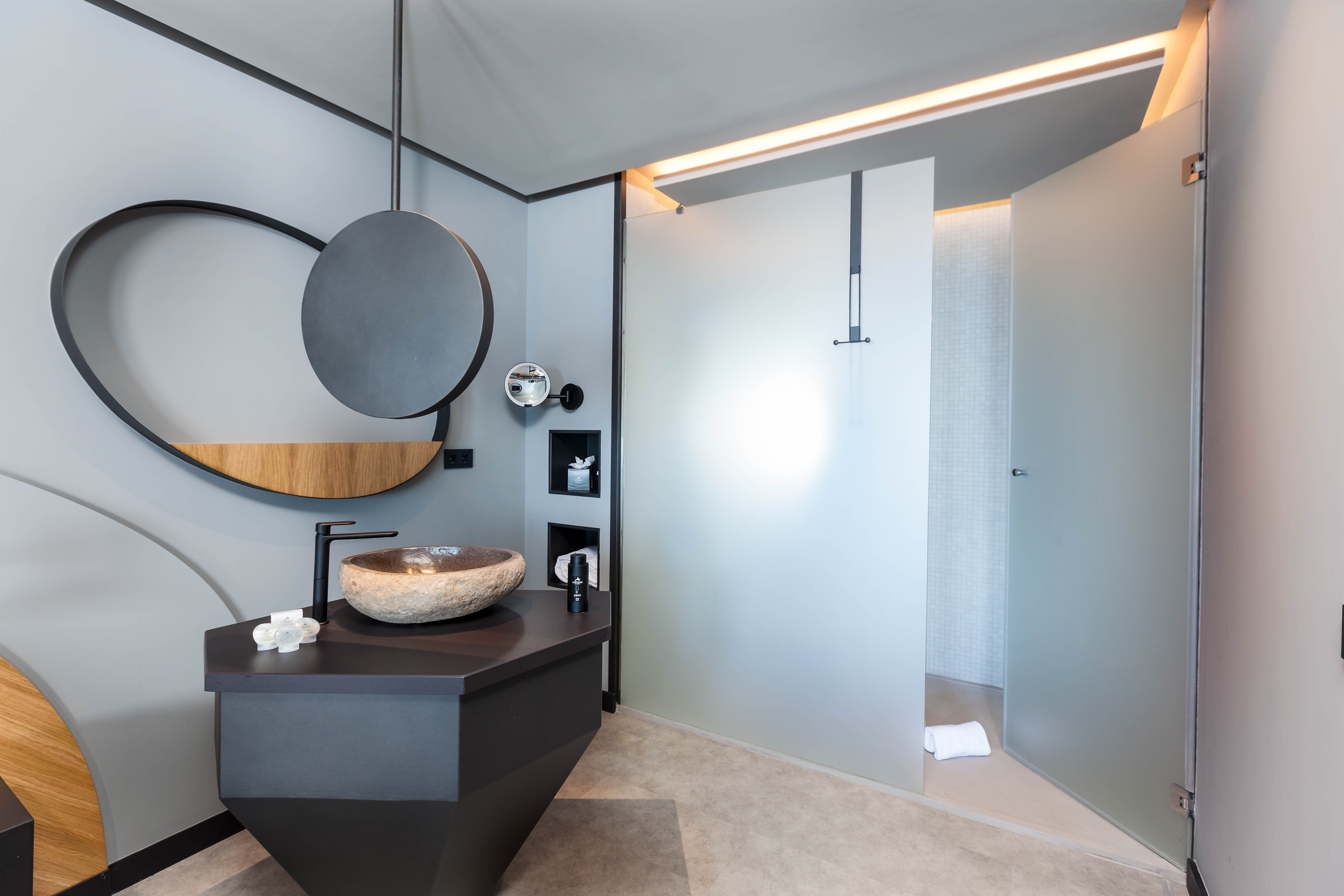 bathroom junior suite faro lopesan collection hotel