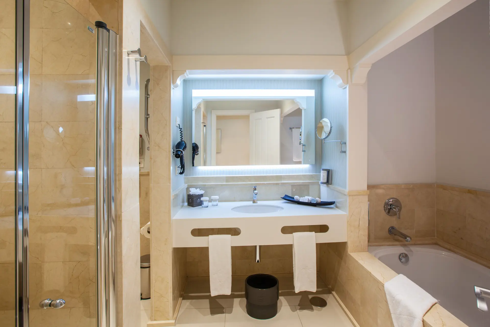 bathroom double standard room lopesan villa del conde resort & thalasso
