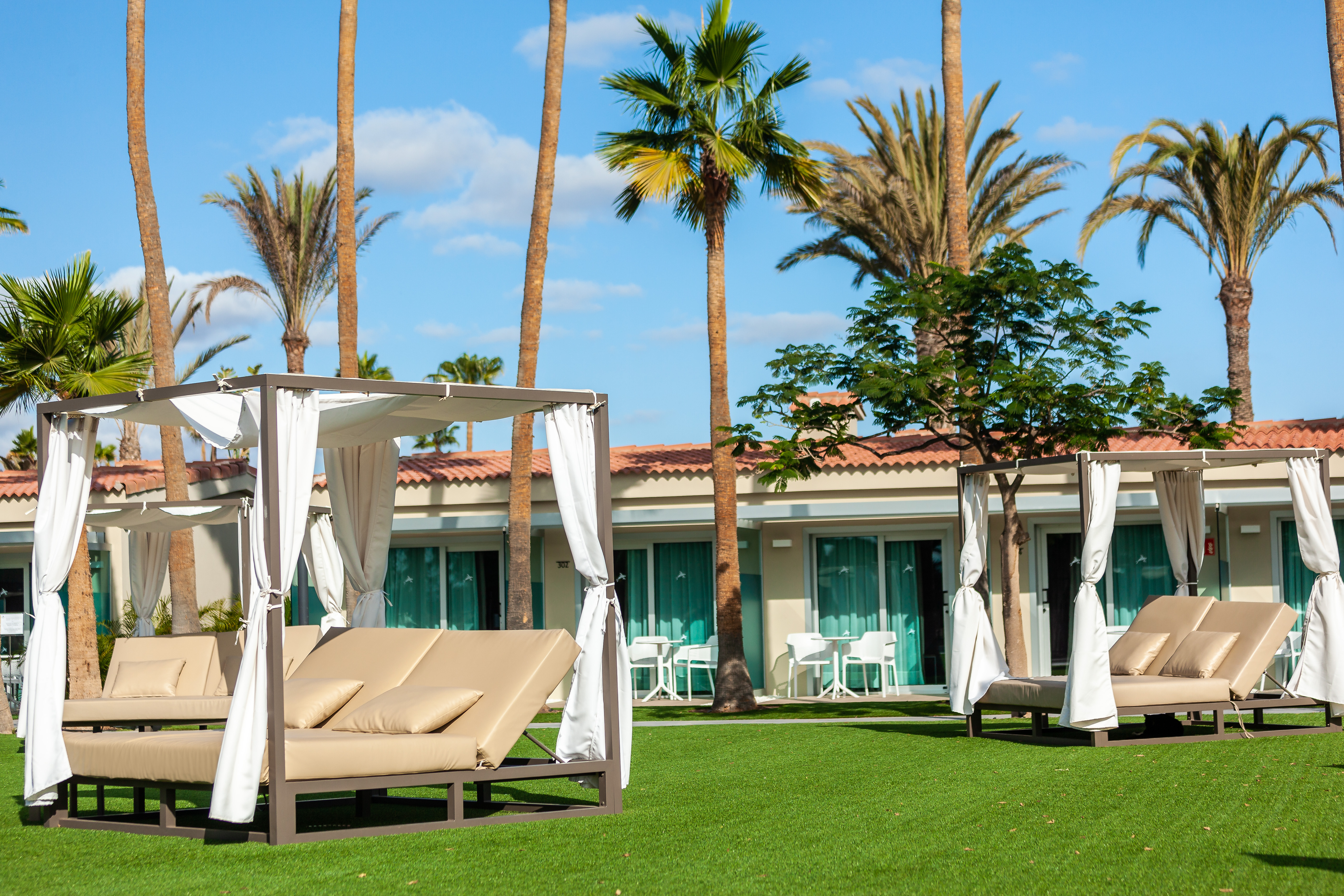 photos hotel kumara serenoa sun lounger area
