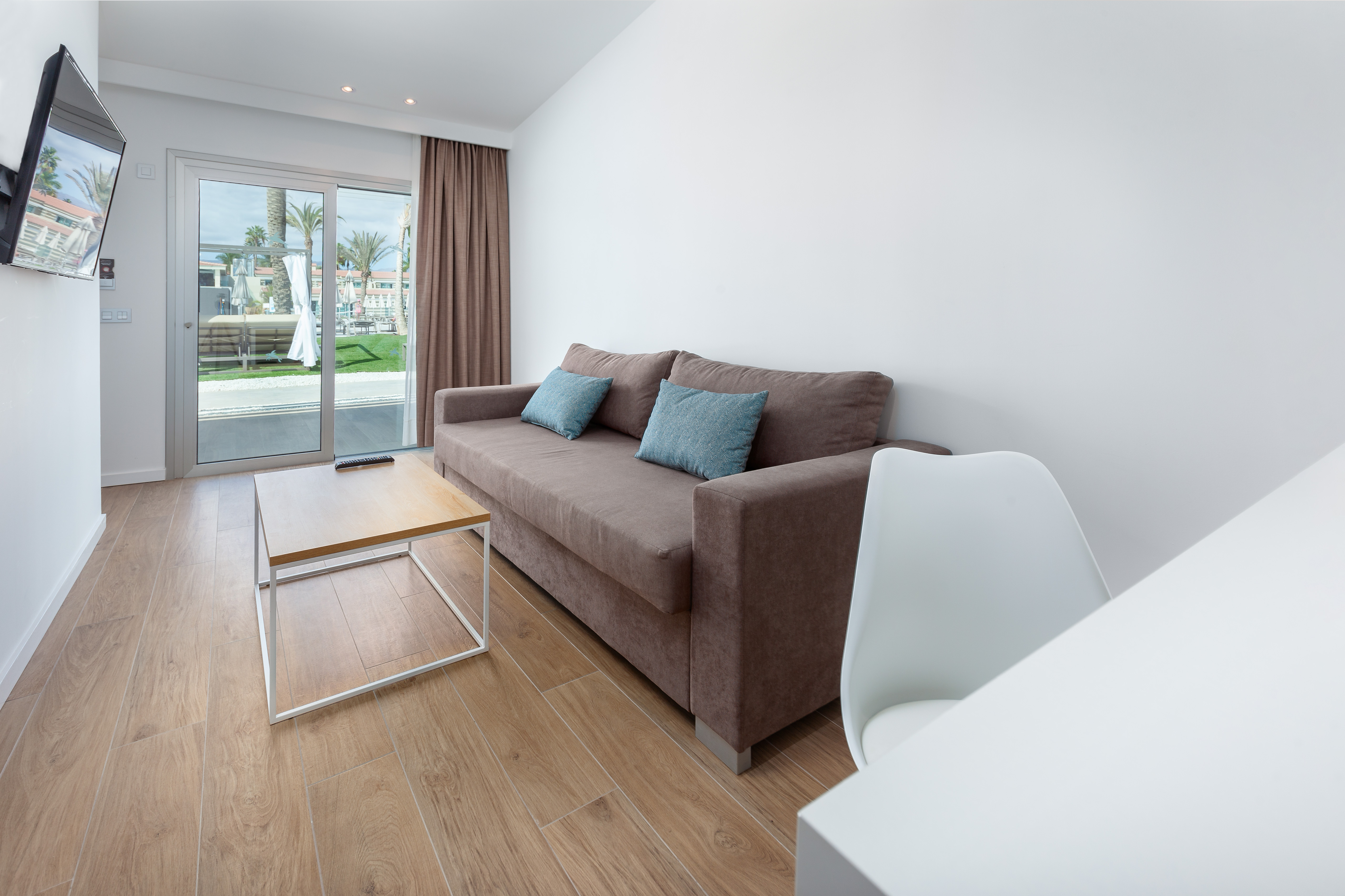 photos living room family suite hotel kumara serenoa