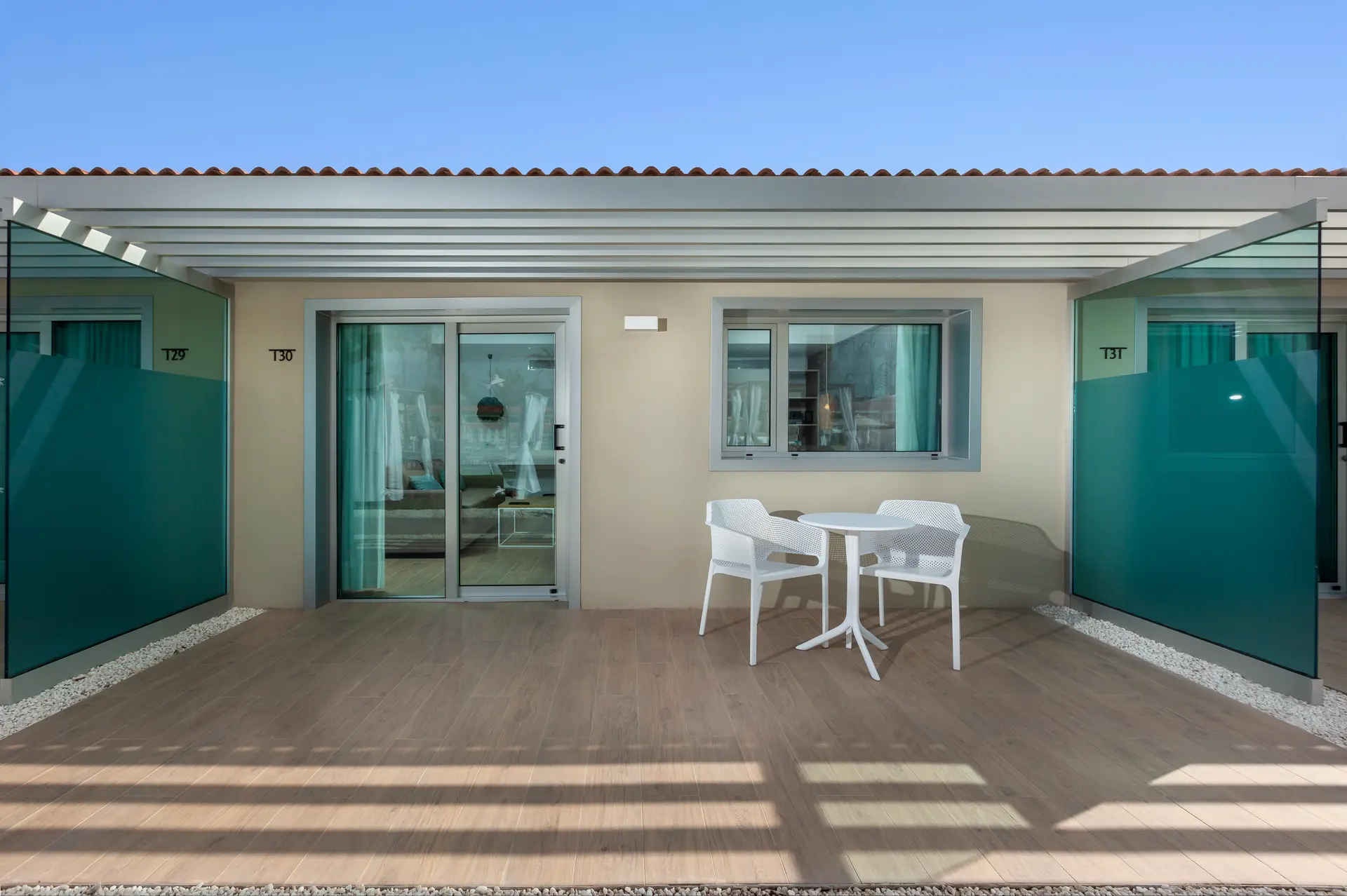 fotos terraza habitaciones familiar suite hotel kumara serenoa