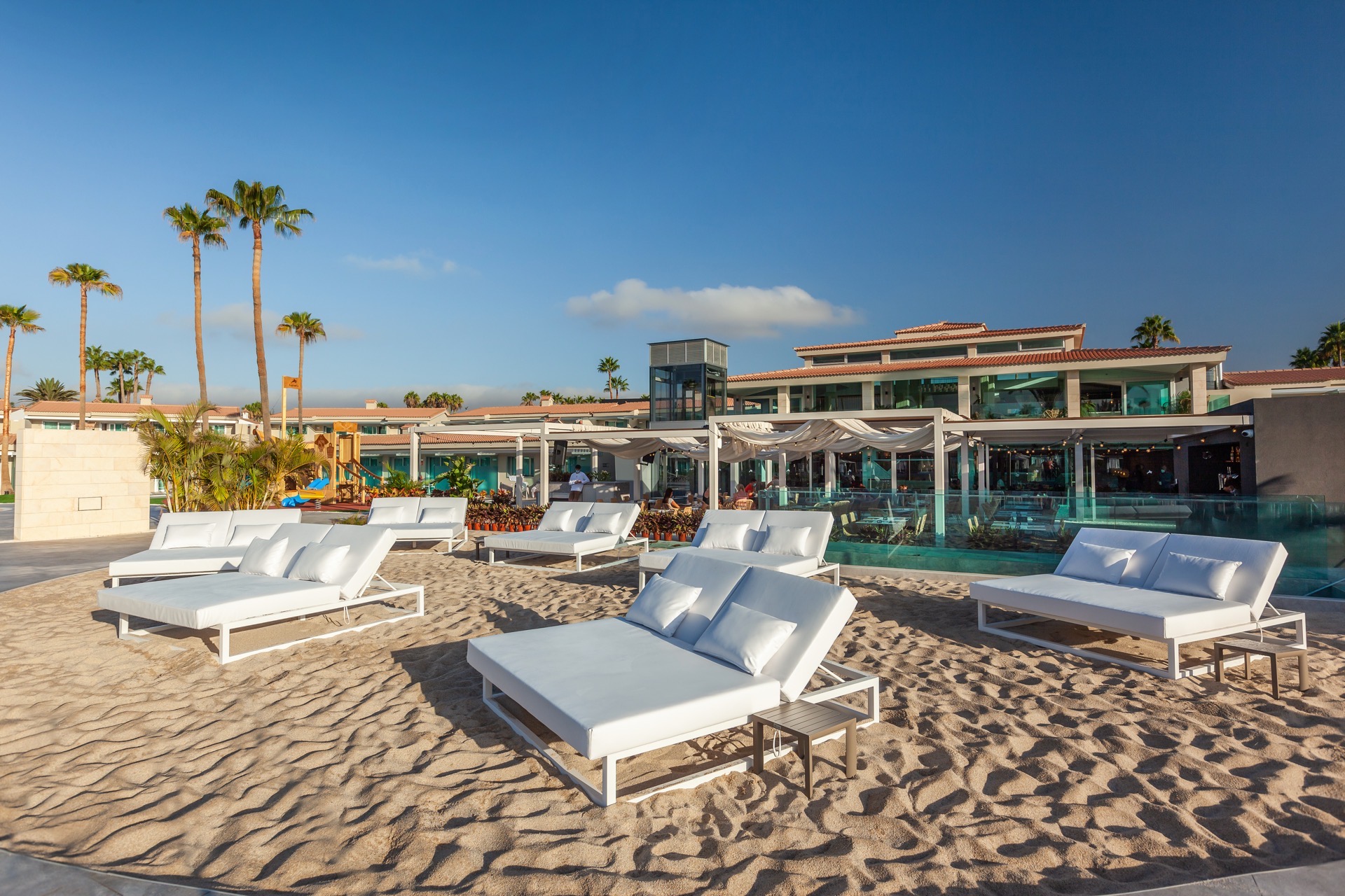 photos sun loungers hotel kumara serenoa