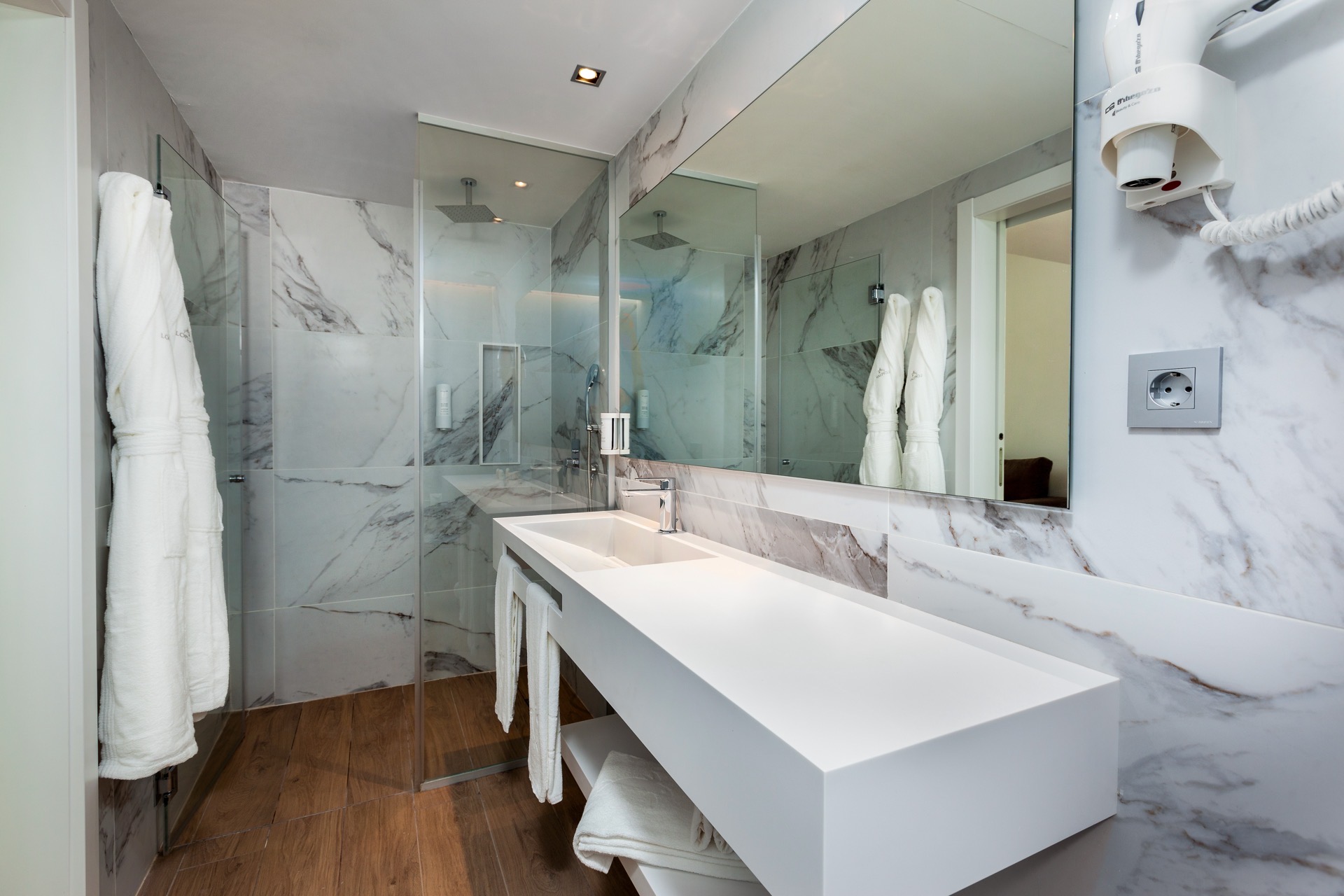 fotos baño habitaciones suite hotel kumara serenoa