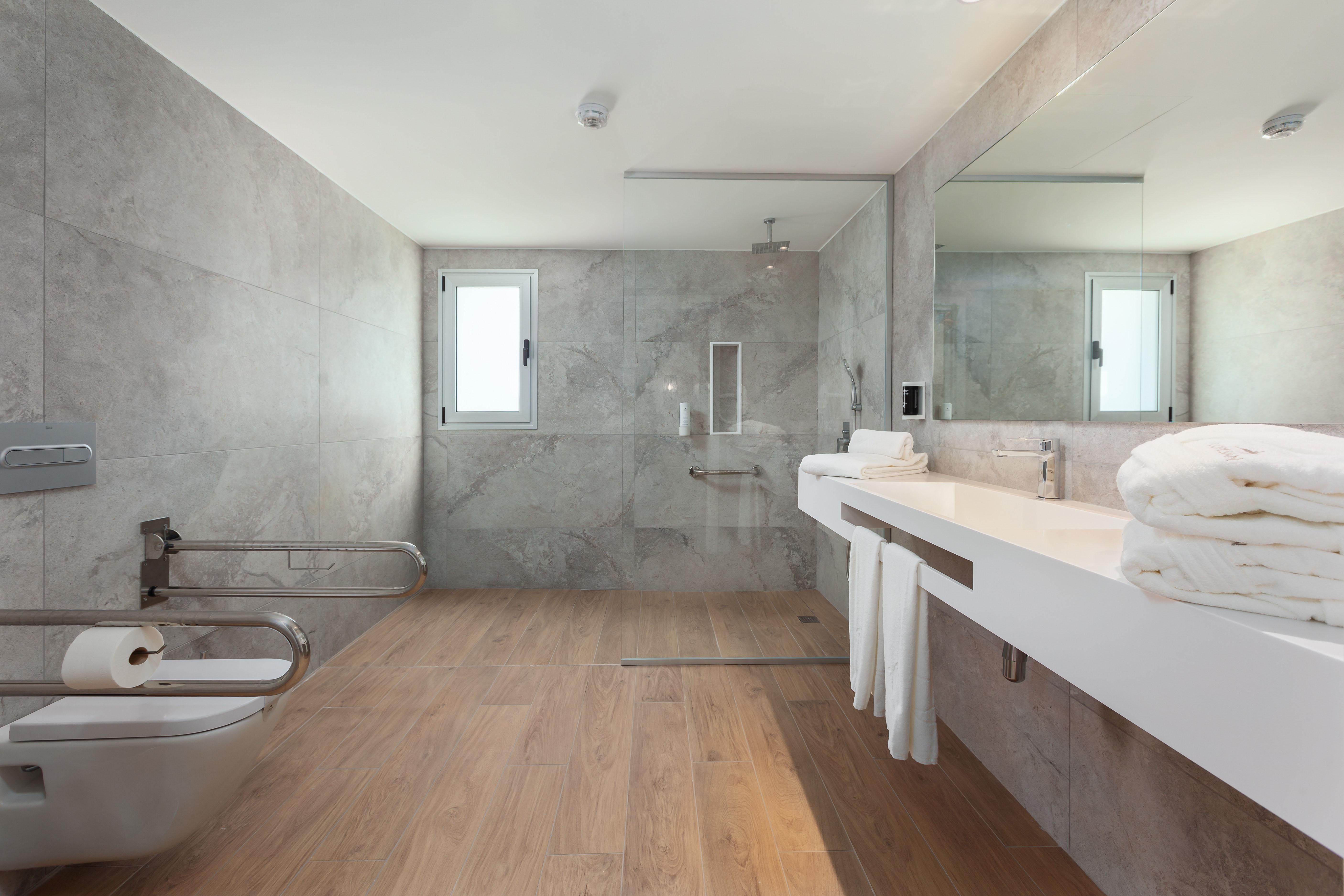bathroom junior suite adapted kumara serenoa