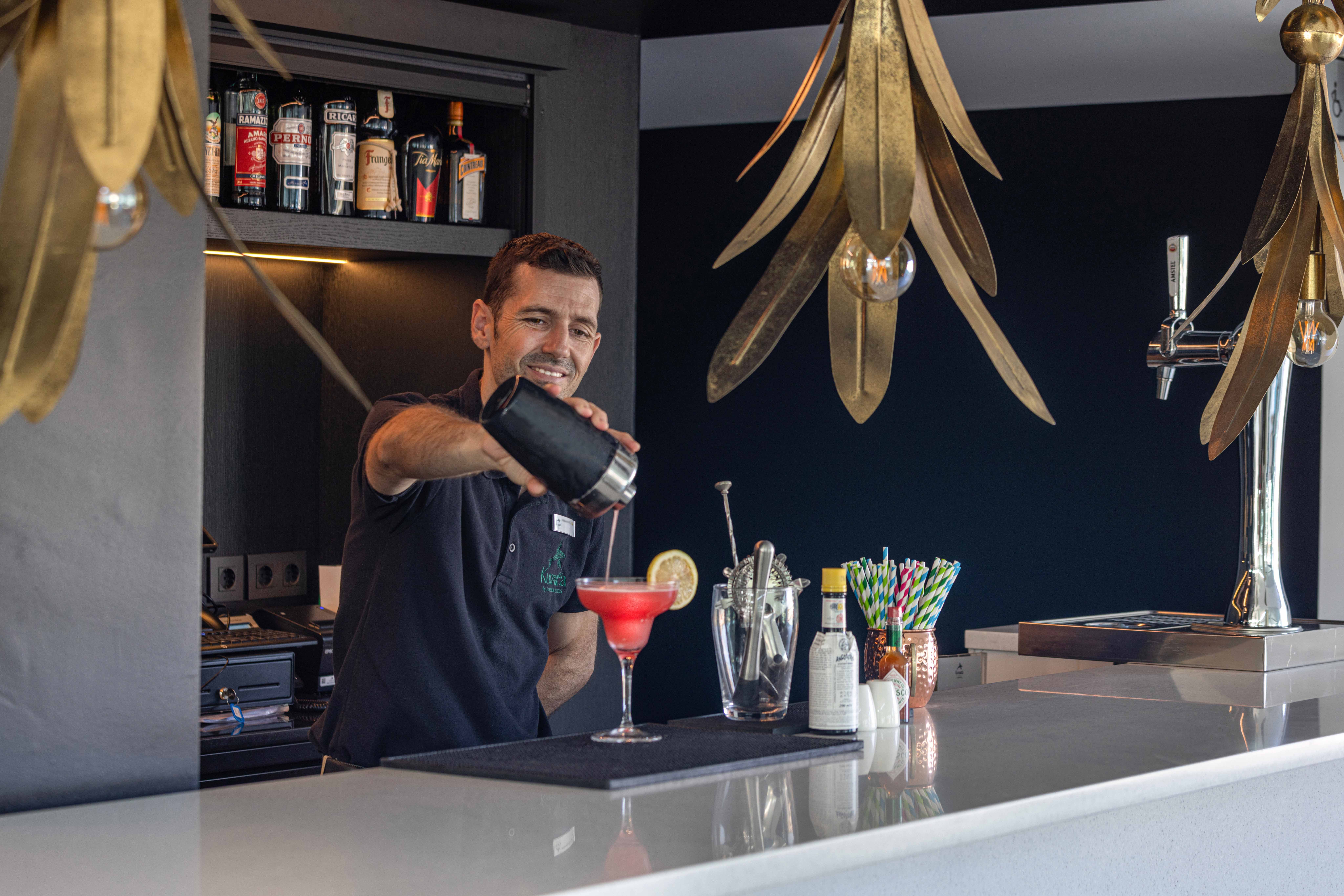 cocktail o2 bar kumara serenoa by lopesan hotels