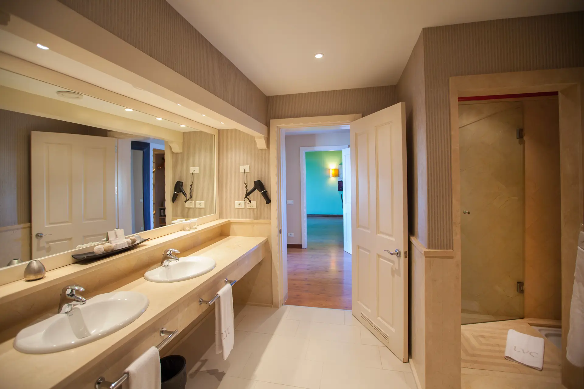 bathroom senior suite lopesan villa del conde resort & thalasso