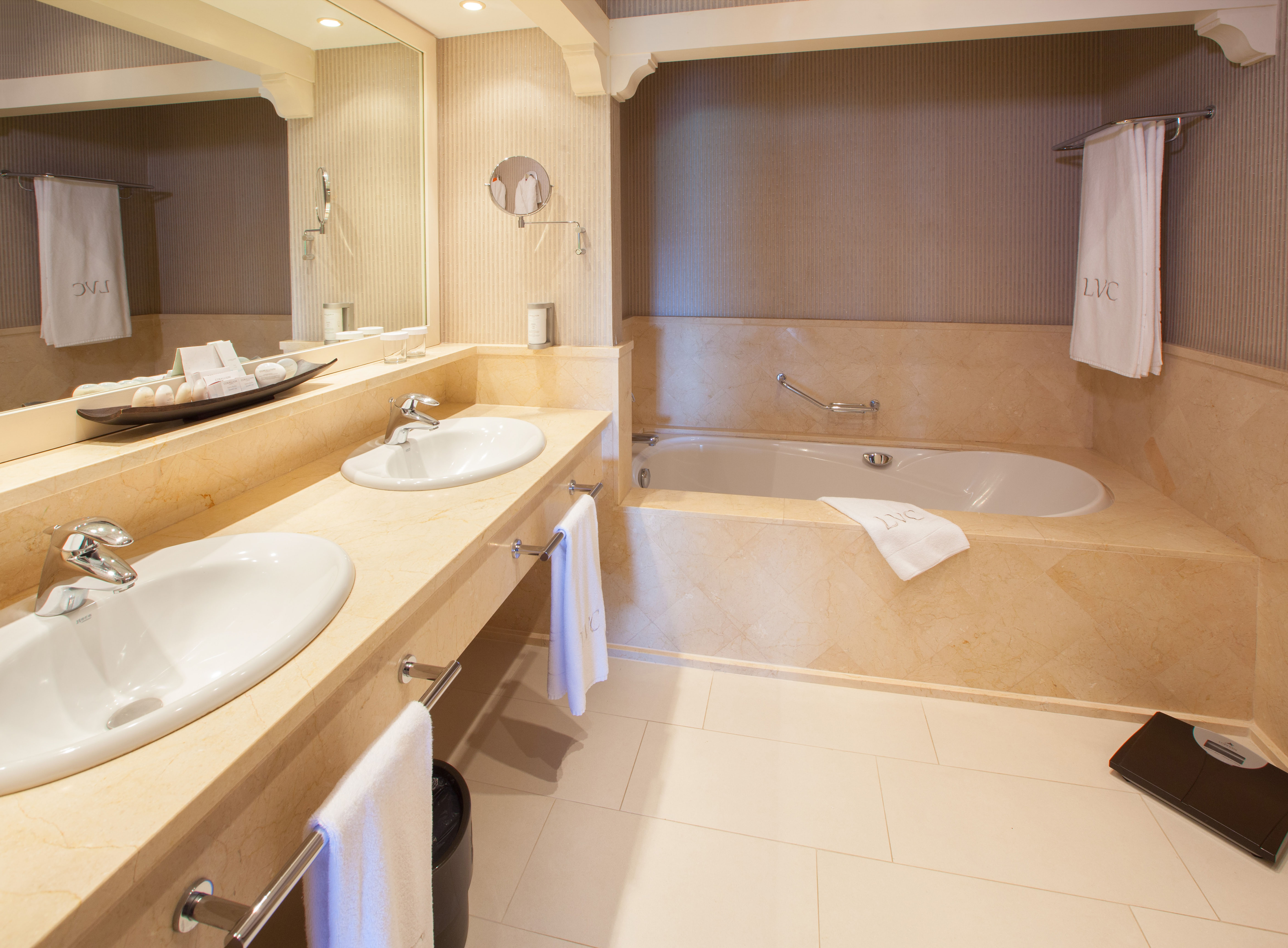 badezimmer junior suite lopesan villa del conde resort