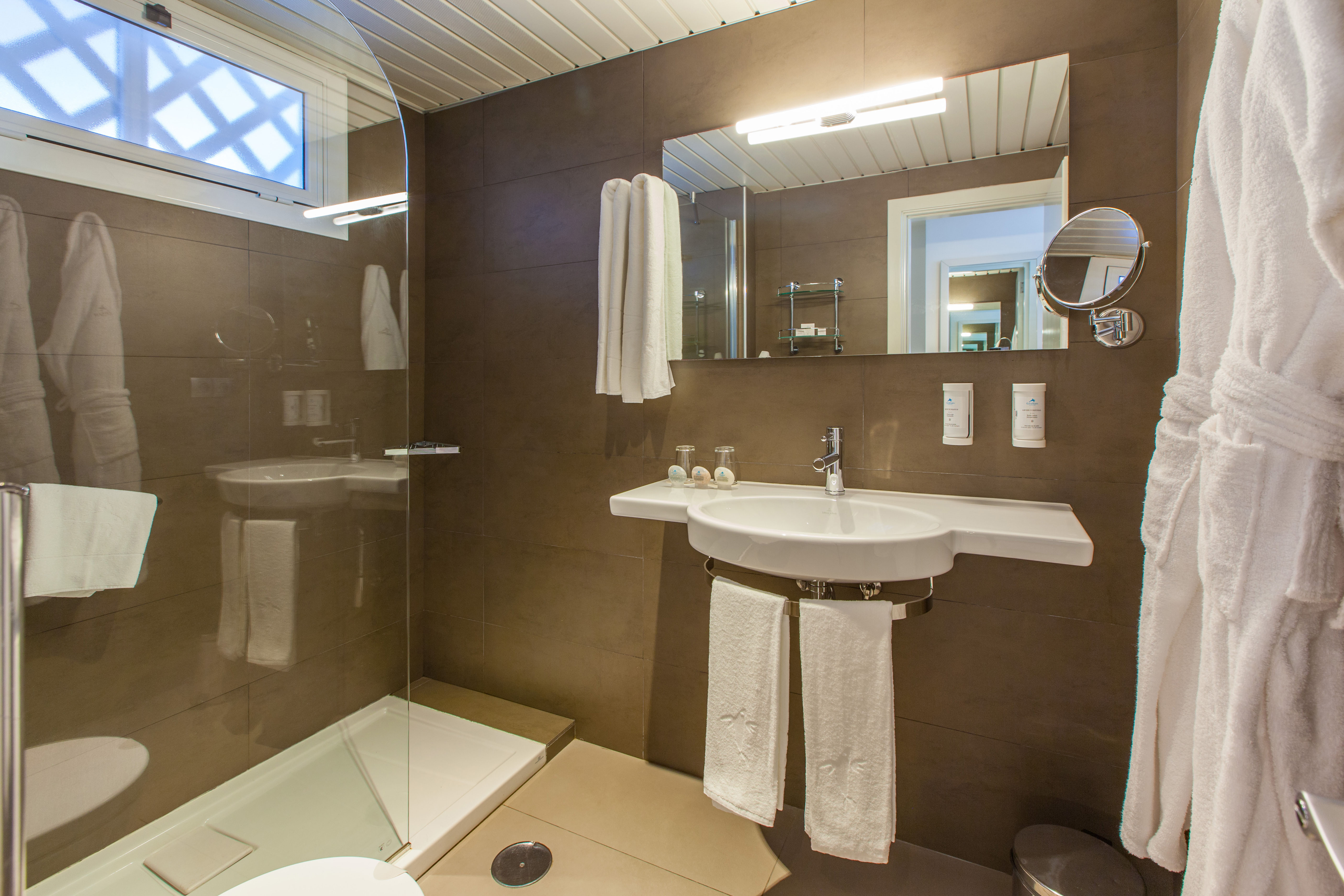 badezimmer junior suiten corallium beach