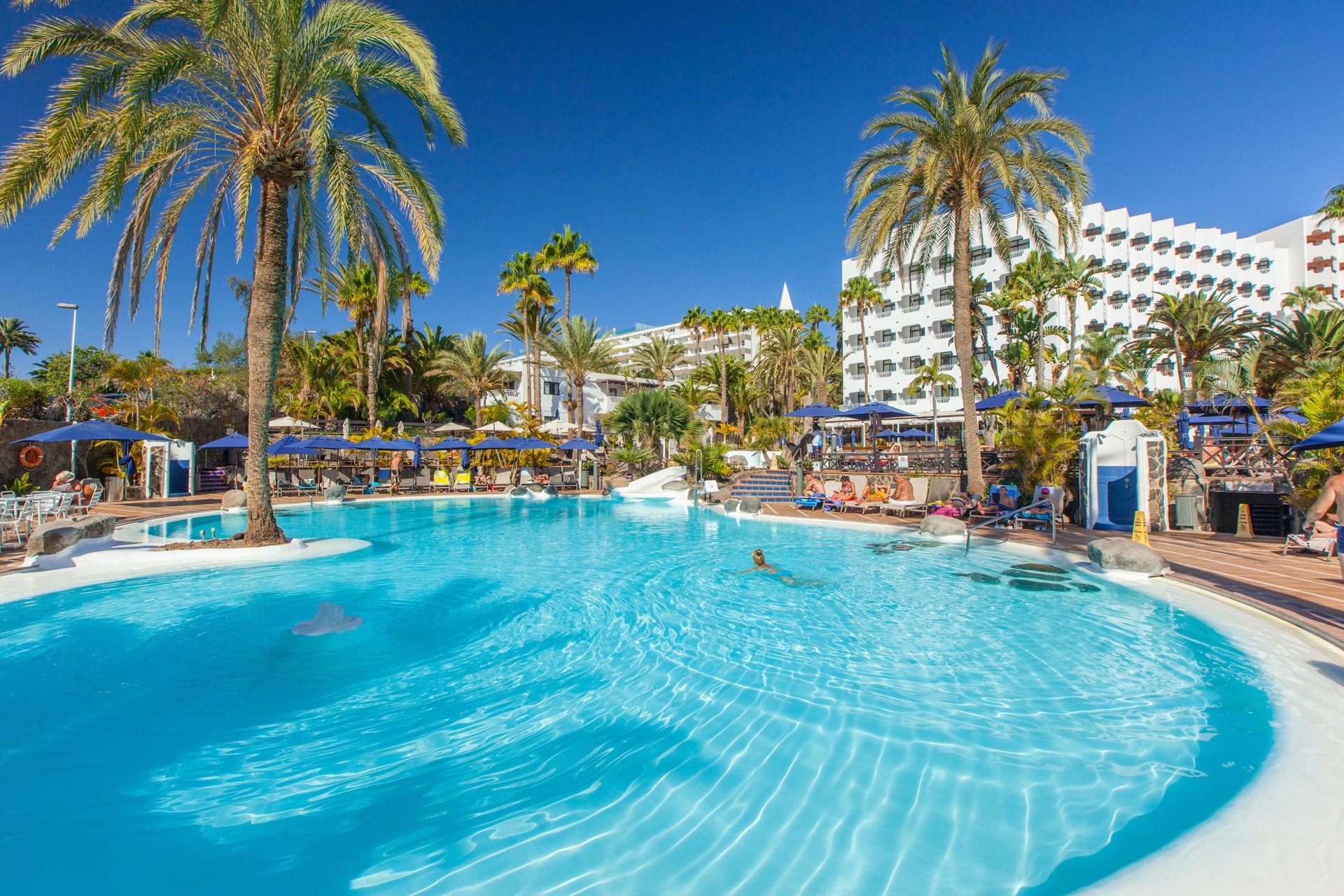 piscina hotel corallium beach