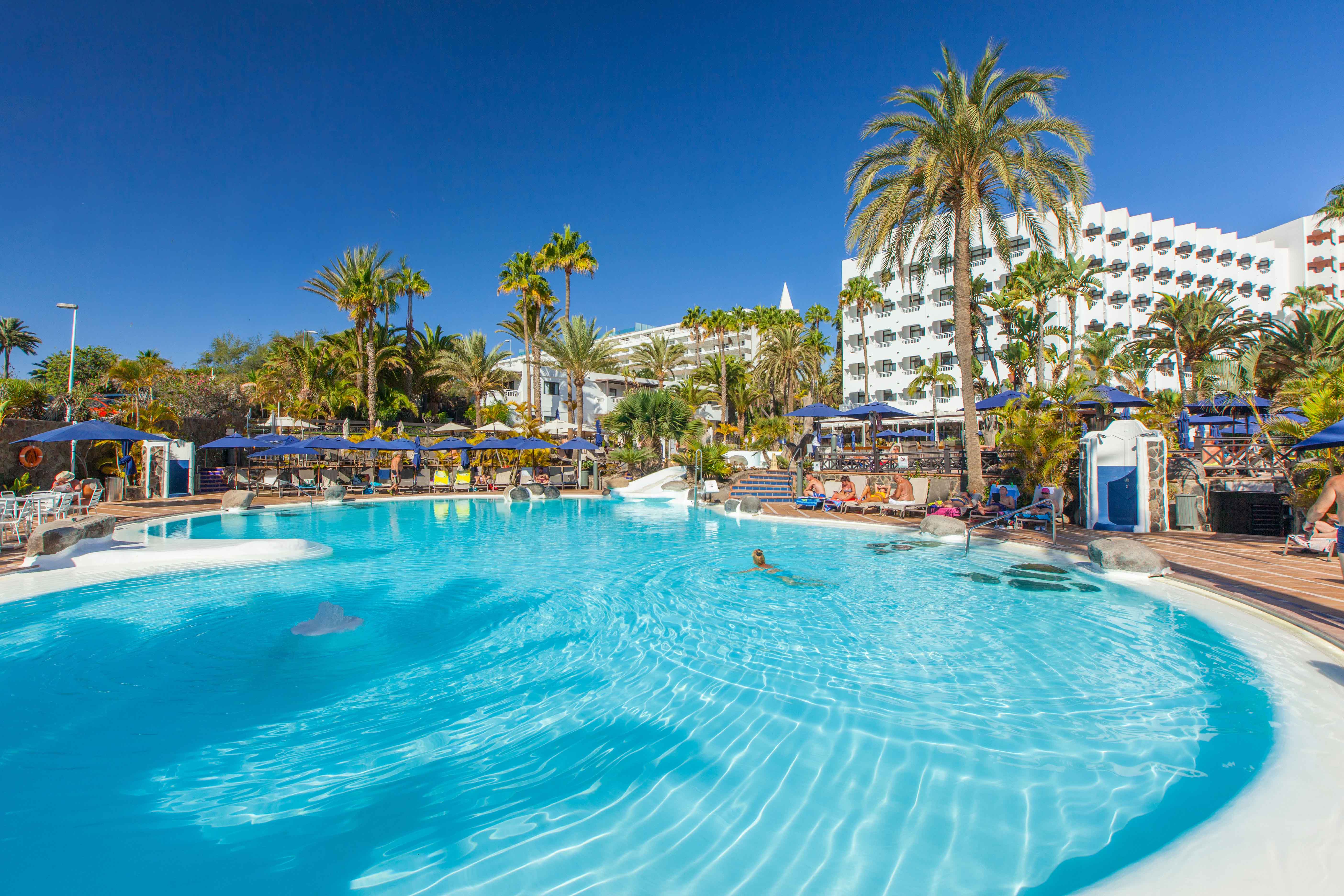 piscina hotel corallium beach