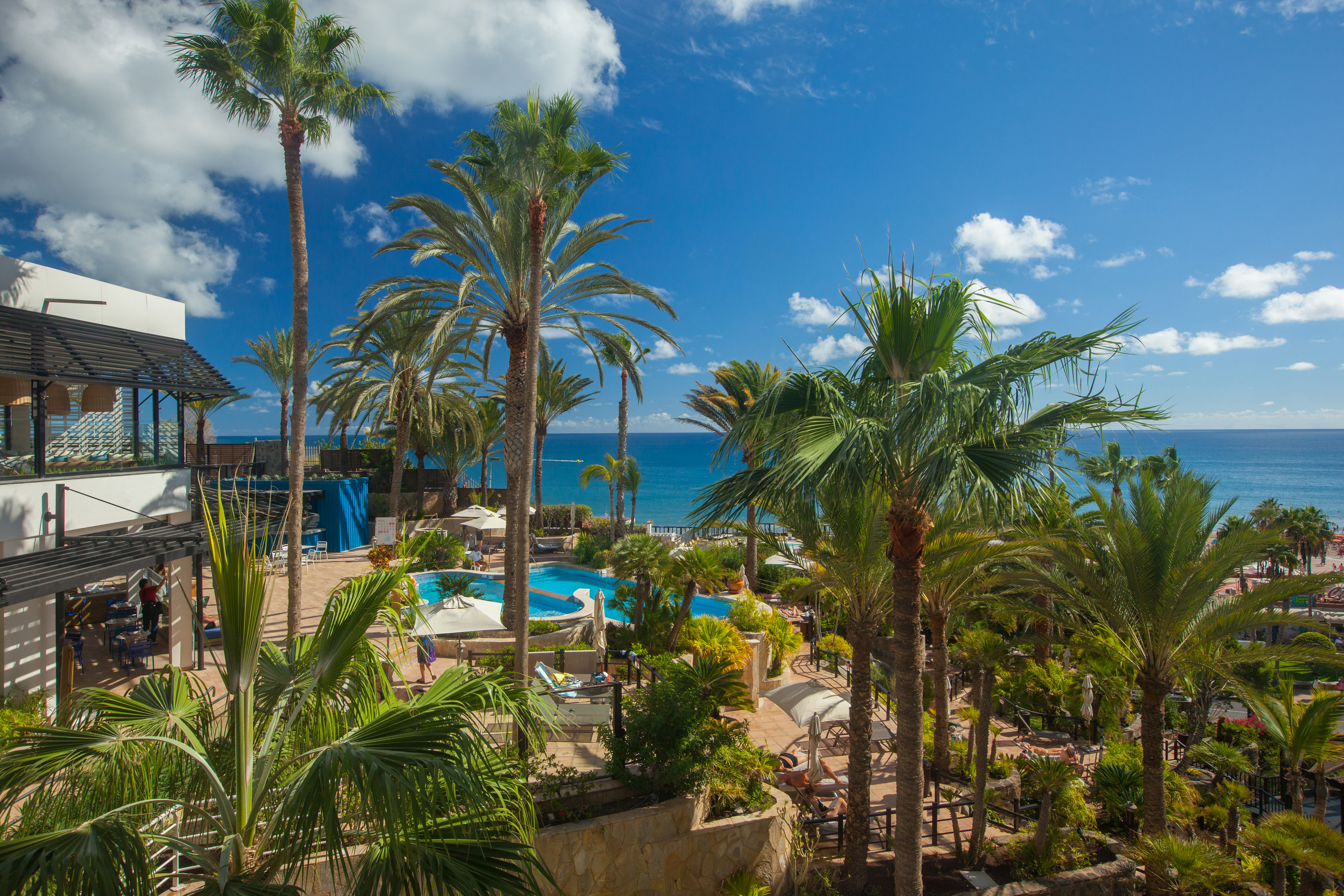 photos exterior pool corallium dunamar