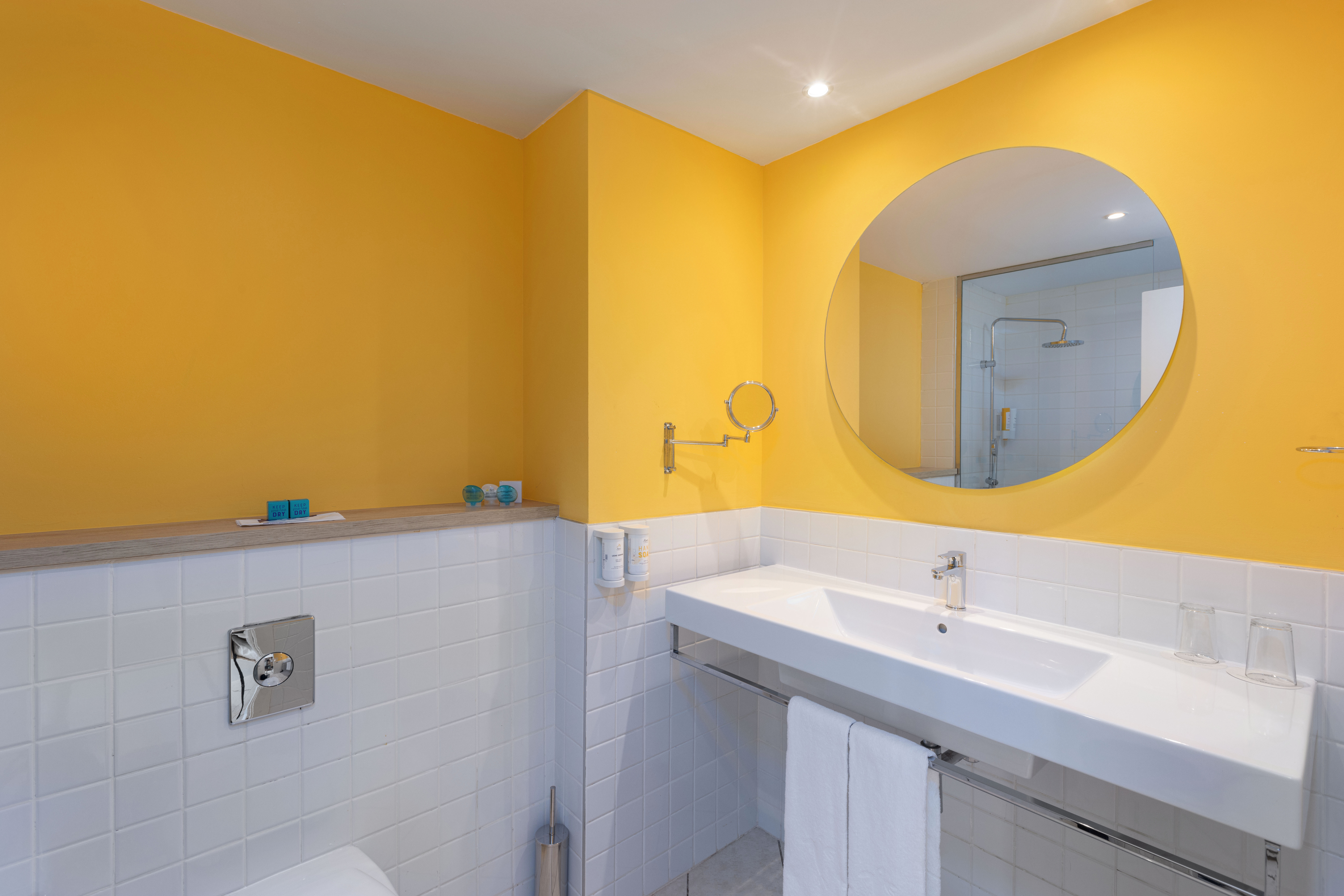 bathroom double solarium room hotel abora catarina hotel