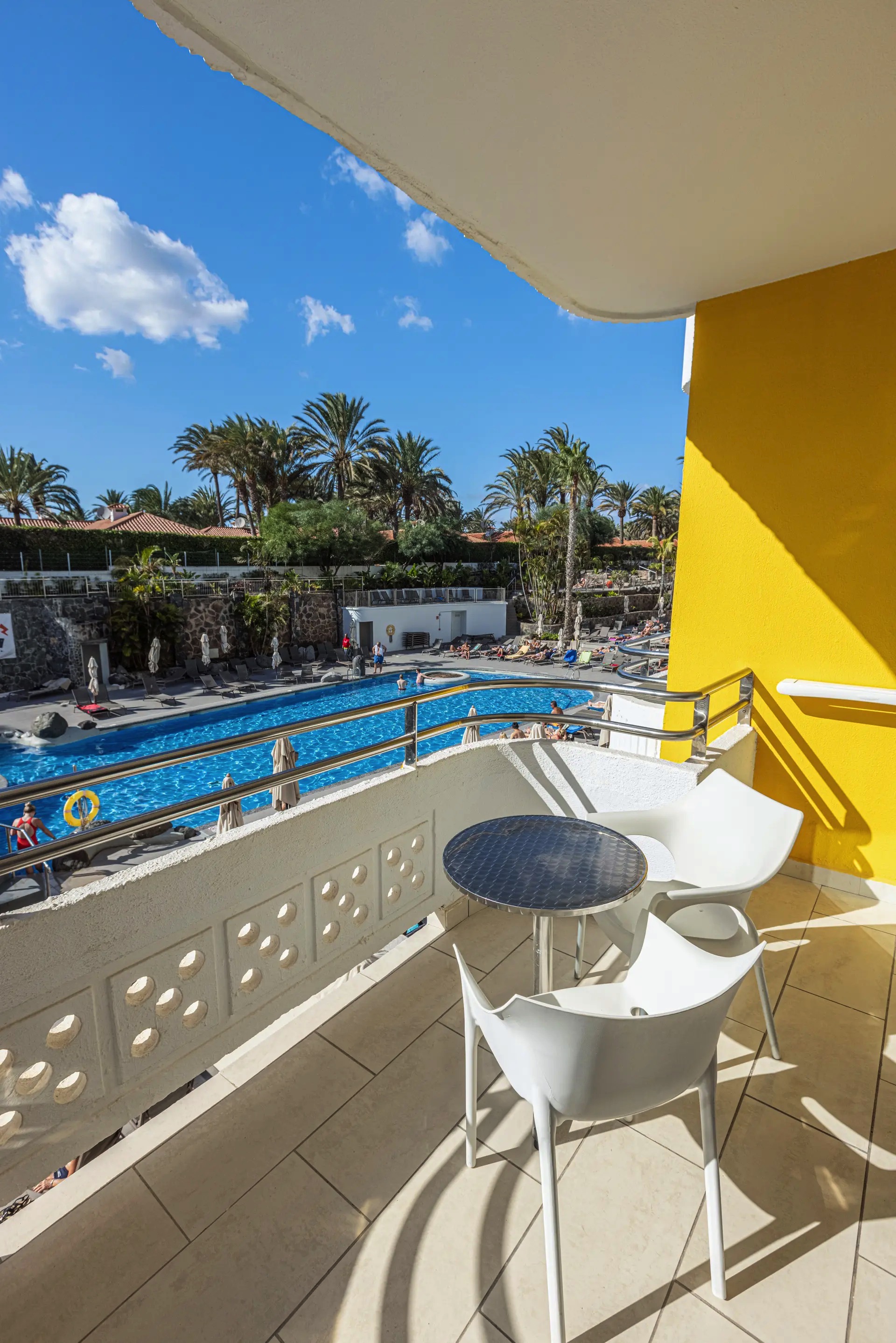 terraza habitación double standard adaptada hotel abora catarina