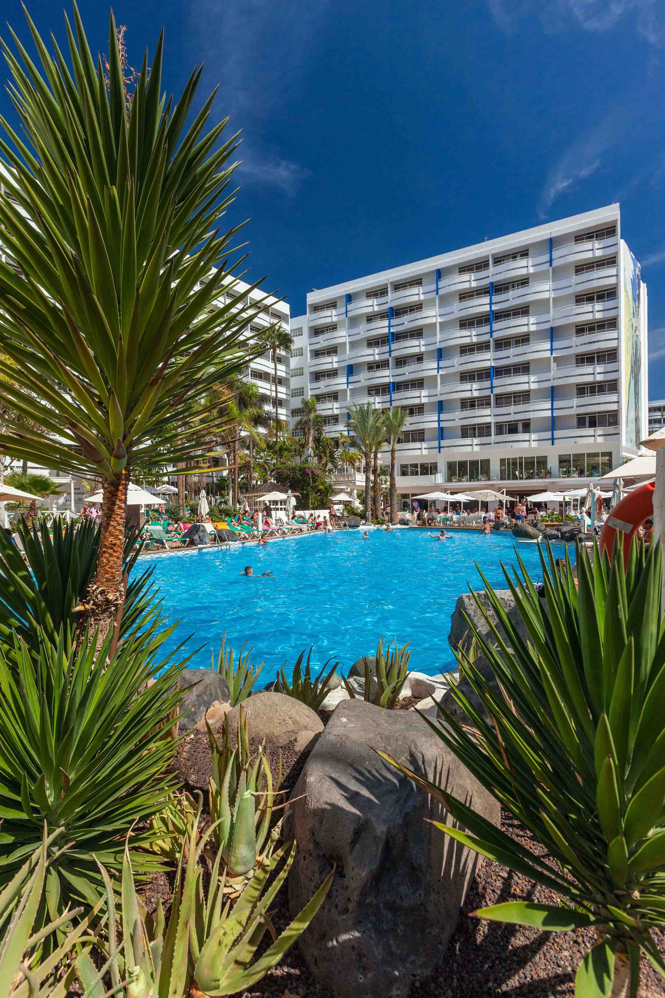 outdoor swimming pool area abora buenaventura by lopesan hotels