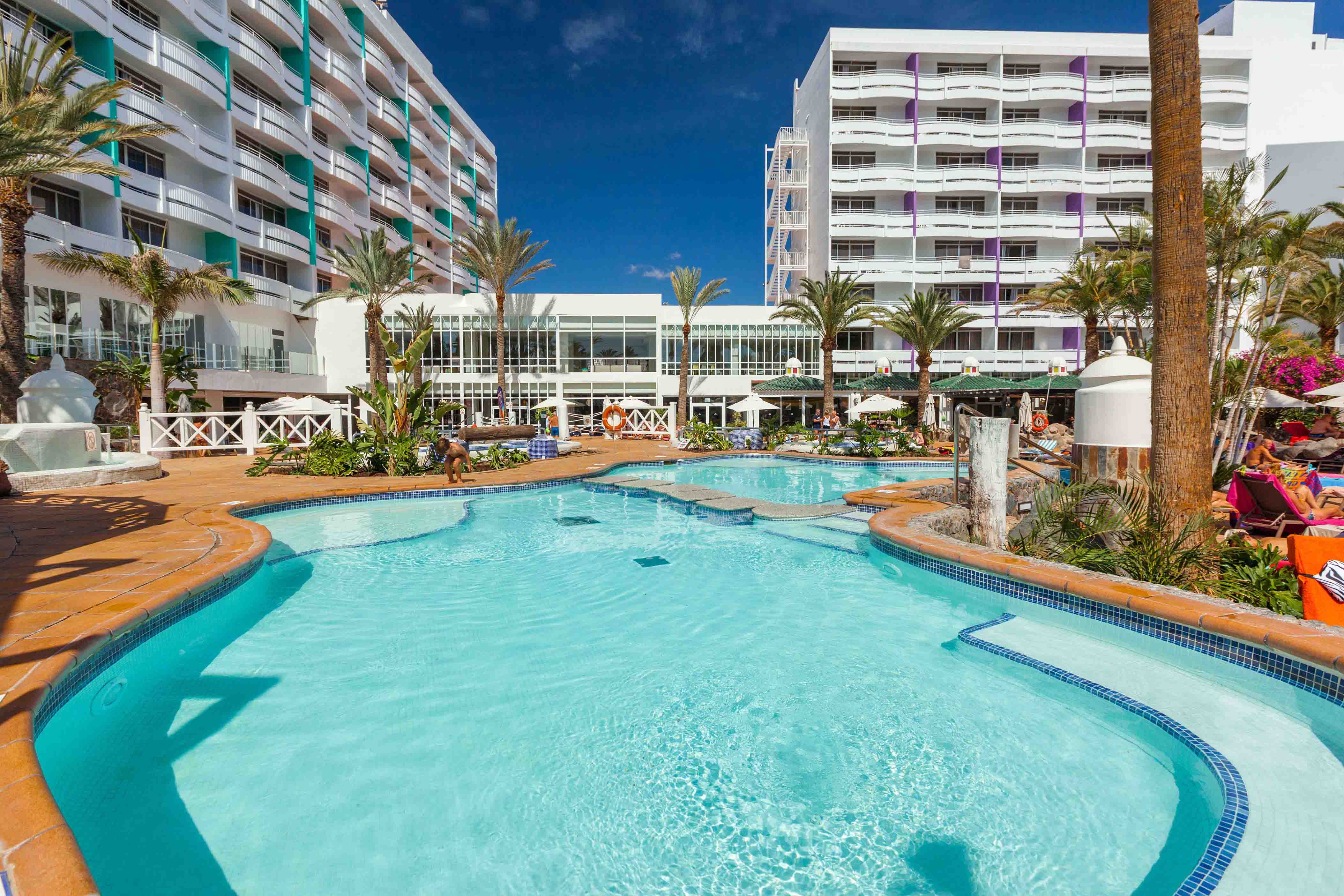 ISLAND POOL (6)