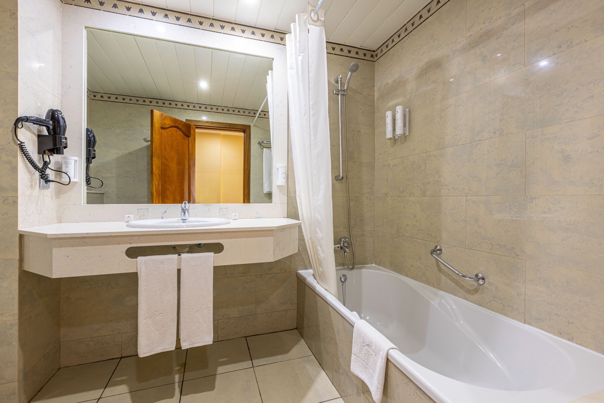 fotos baño habitaciones ifa altamarena doble estandar