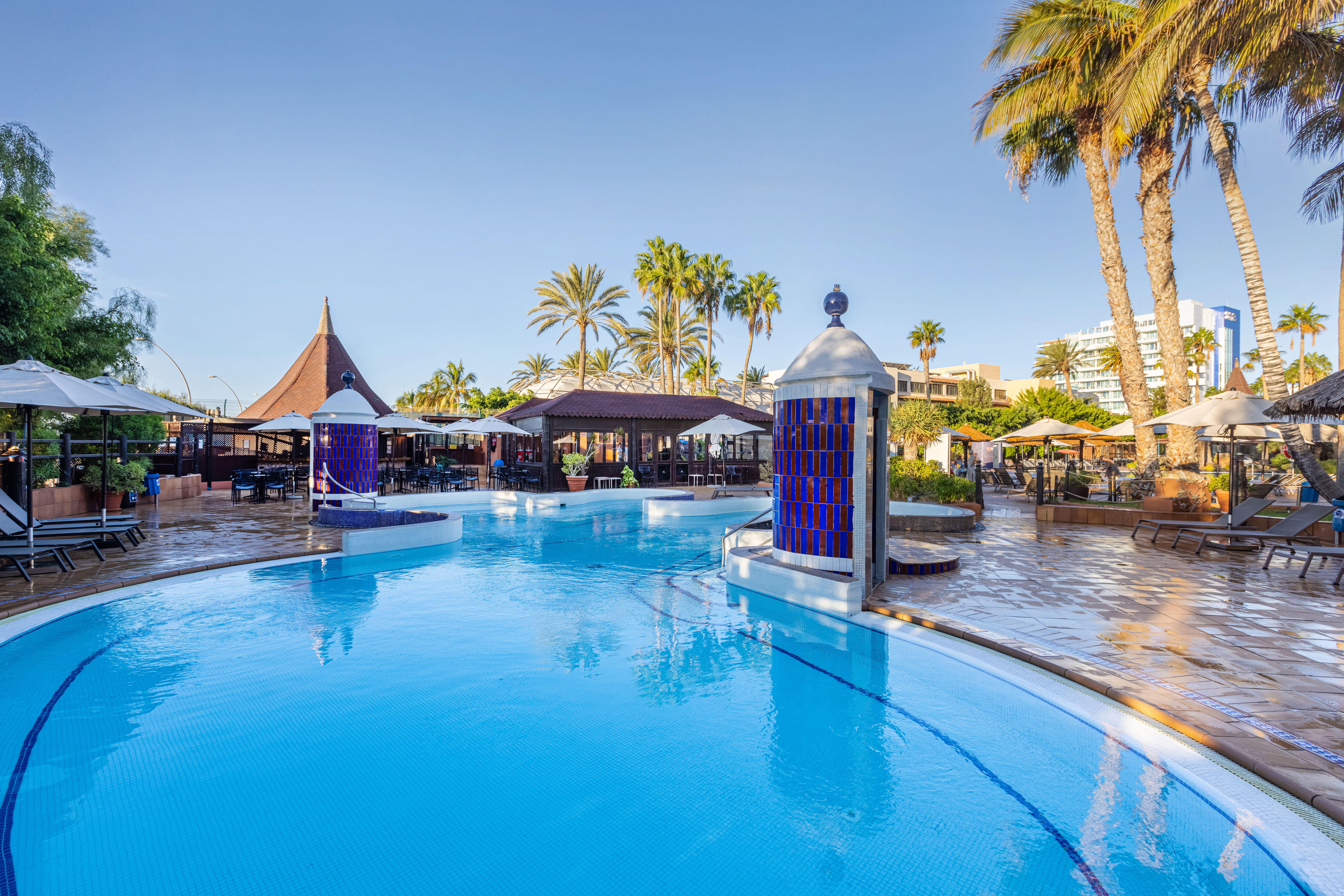 piscina mediana ifa altamarena hotel