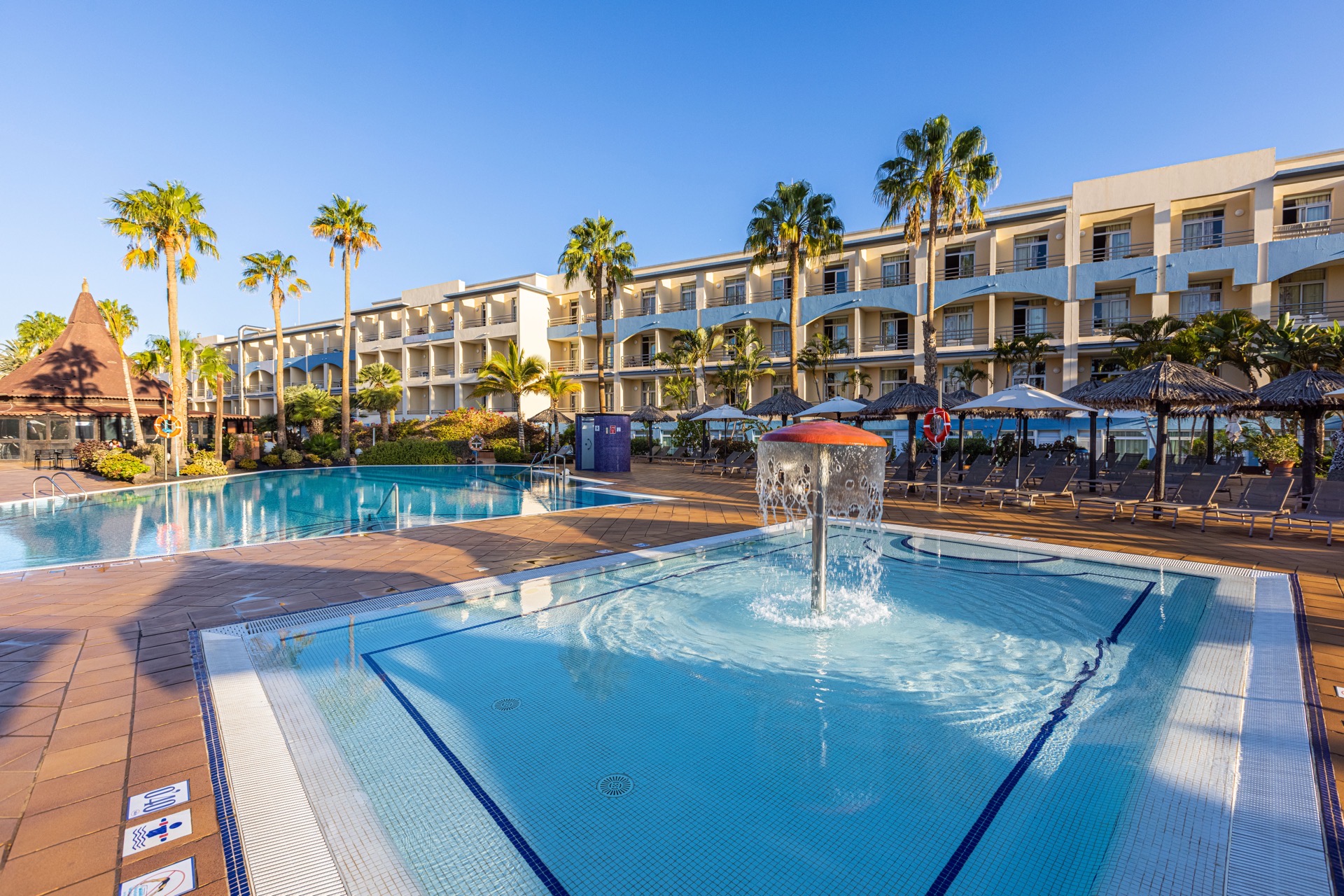 fotos piscina hotel ifa altamarena