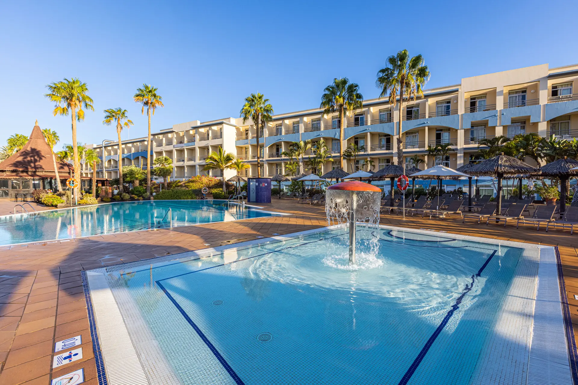 fotos piscina hotel ifa altamarena