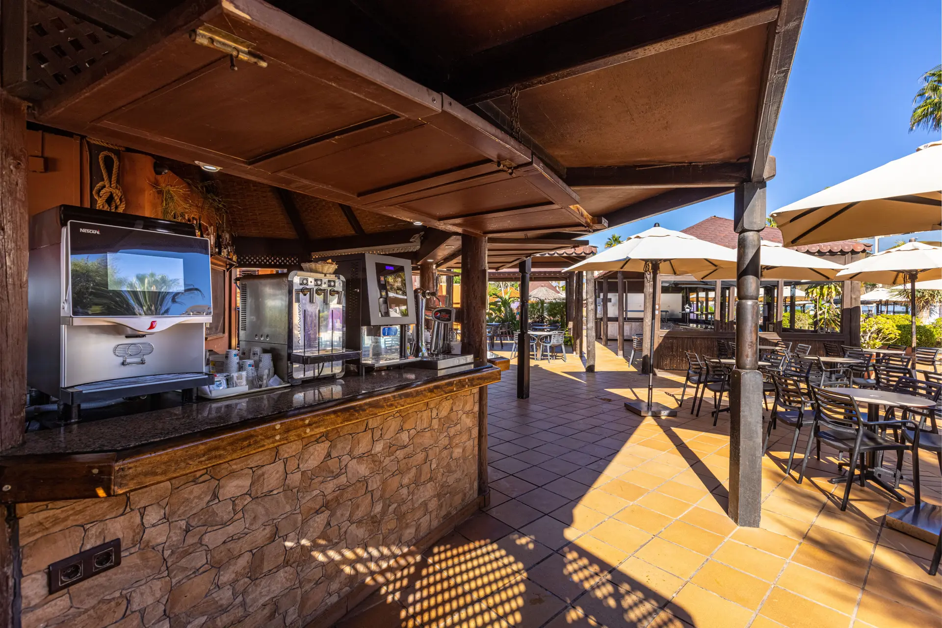 bar piscina ifa altamarena fotos