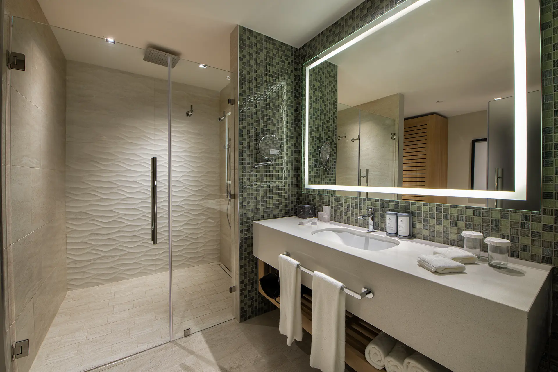 fotos baño habitaciones lopesan costa bavaro resort kinkg tropical junior suite