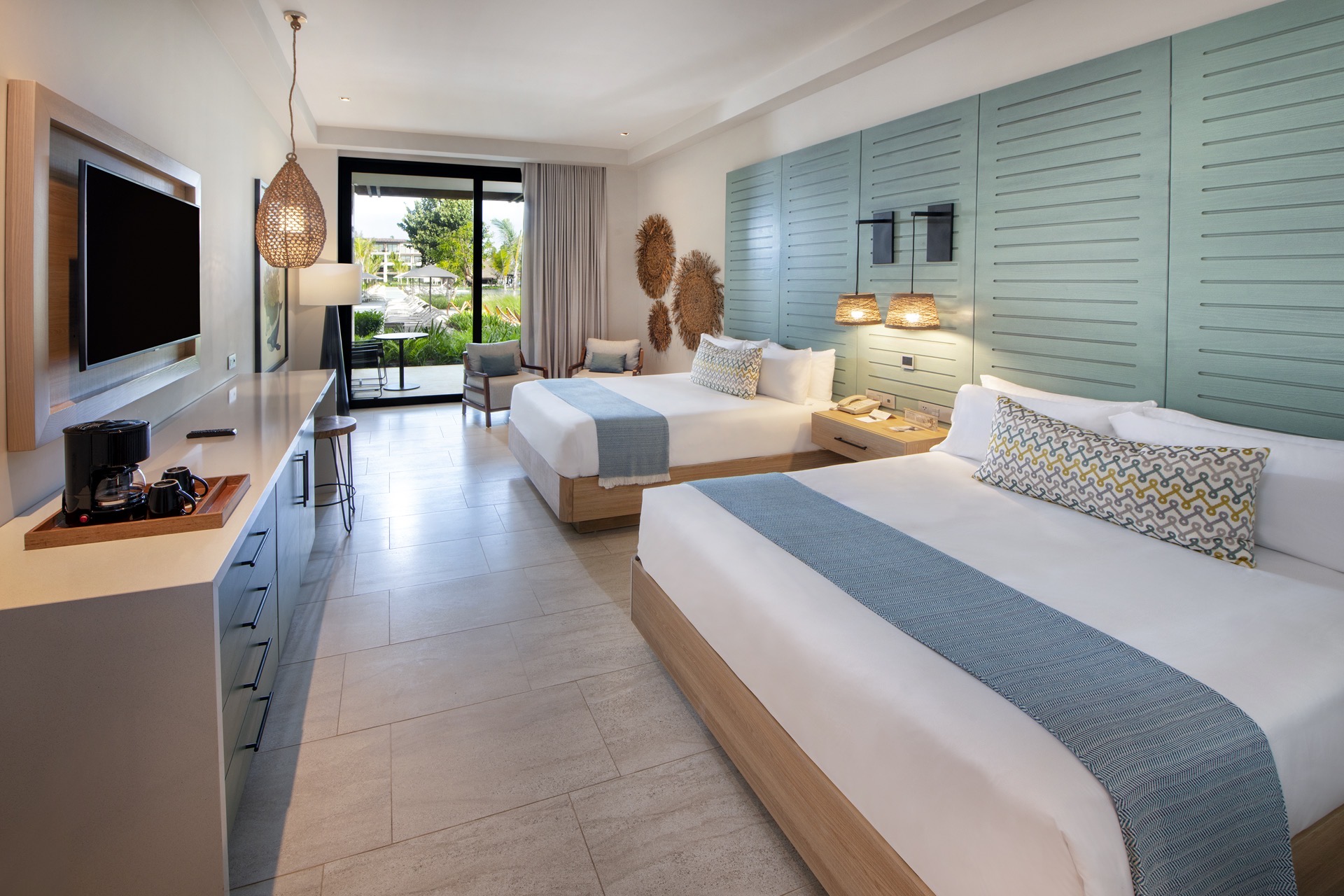 queen pool view junior suites lopesan costa bavaro resort spa & casino