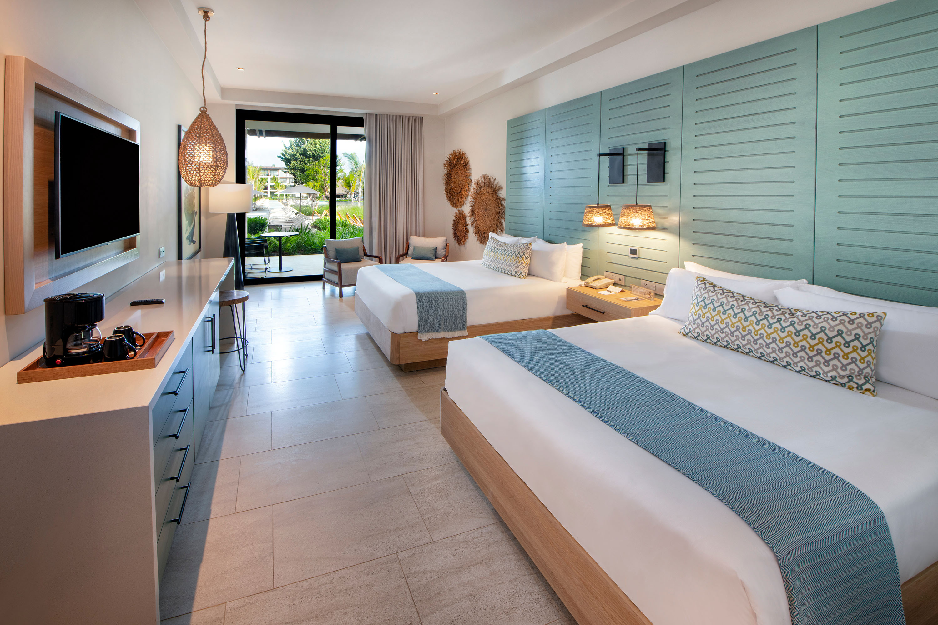 resort queen handicap junior suite lopesan costa bavaro resort, spa & casino