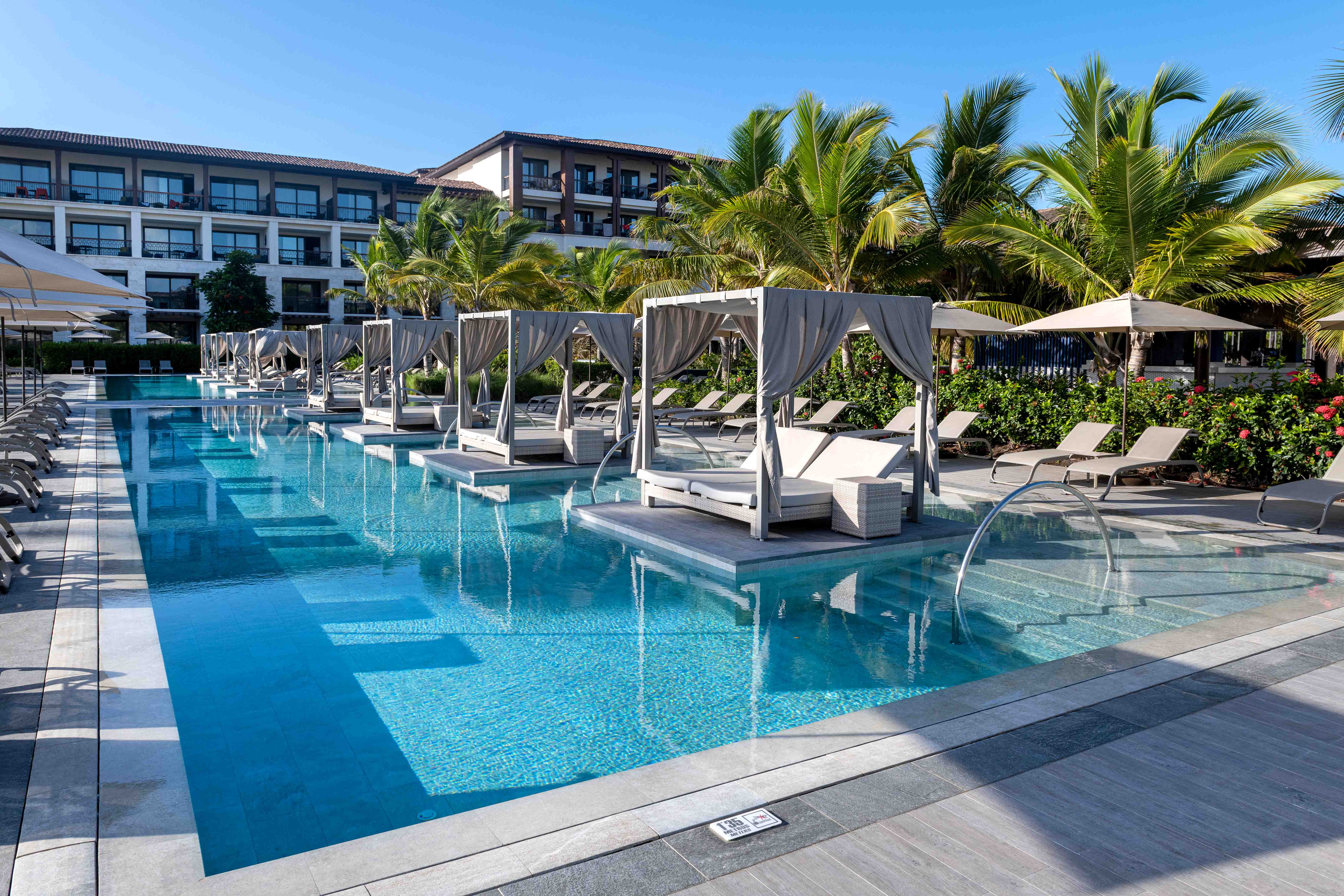 zona hamacas piscina caribean lopesan costa bávaro spa & casino