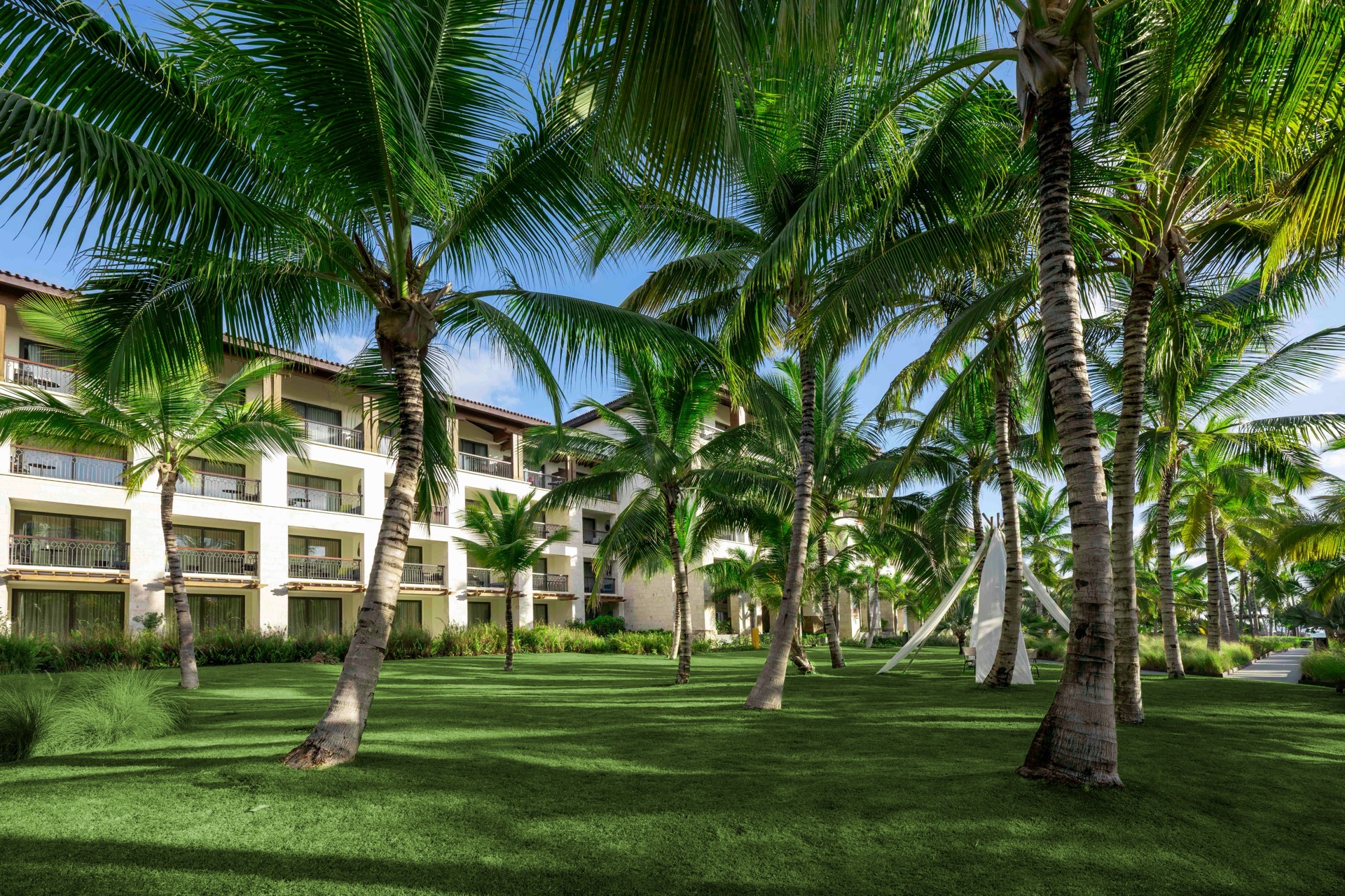 images and photos exterior lopesan costa bavaro