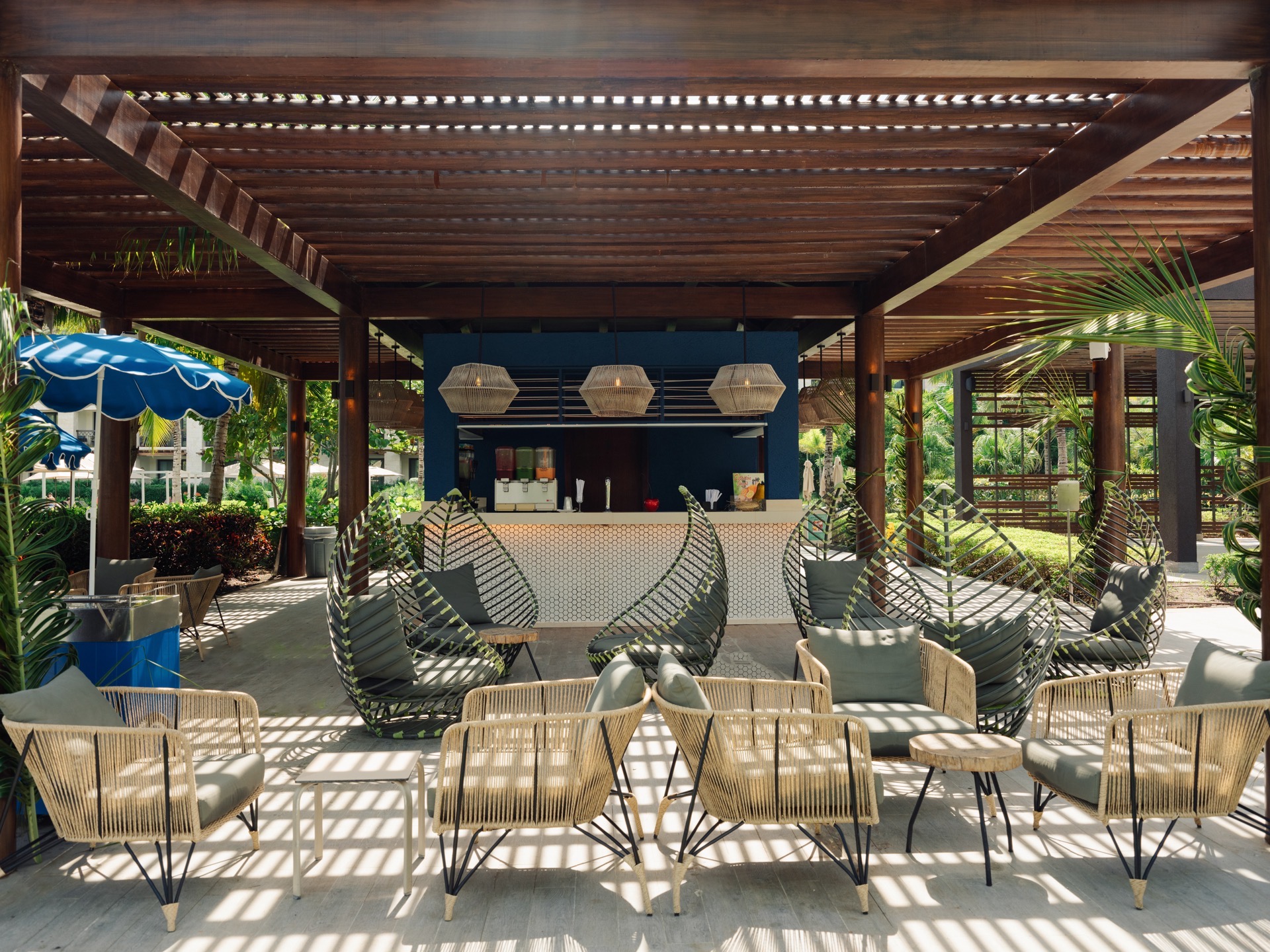 images and photos lopesan costa bavaro pool bar