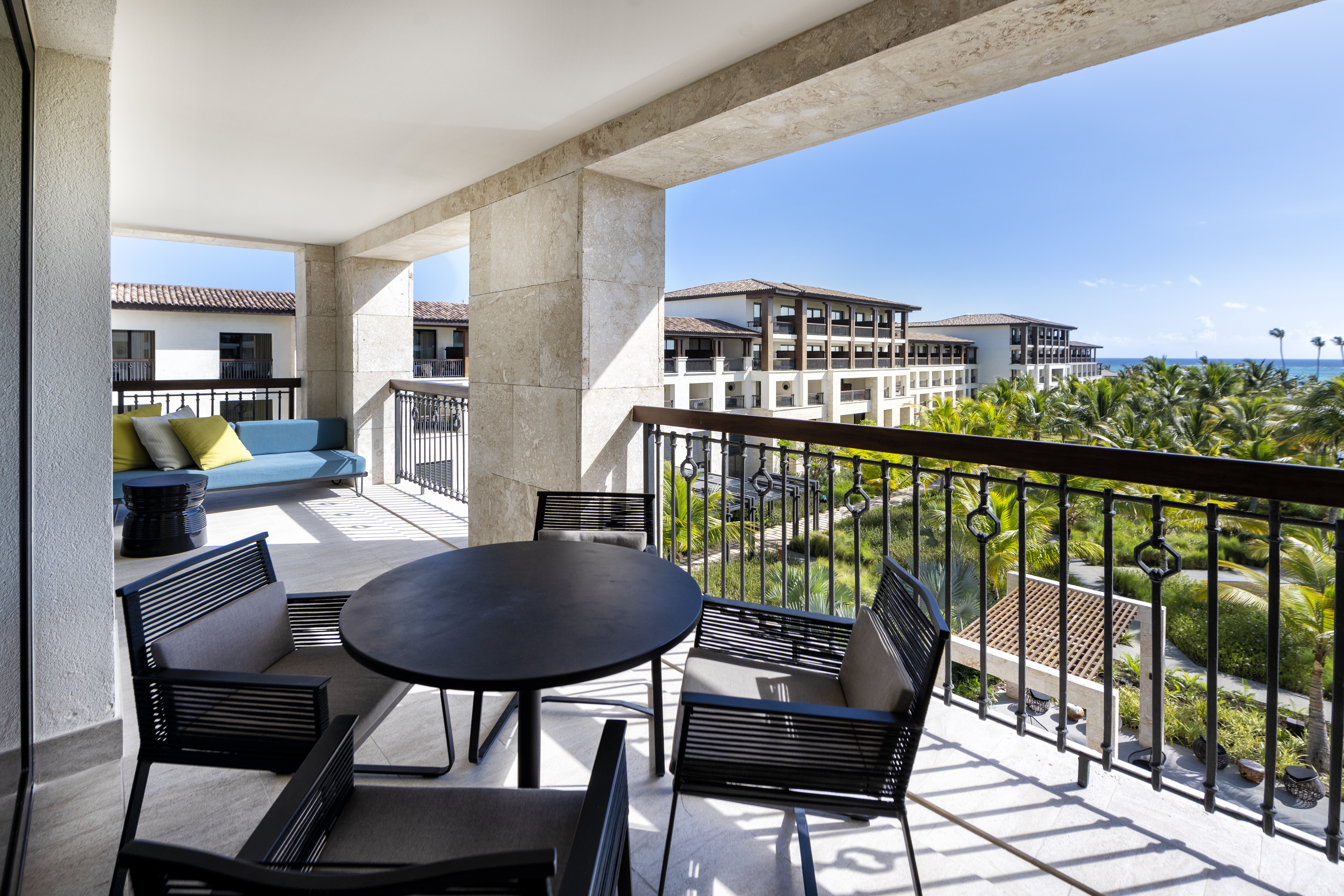 fotos terraza habitaciones lopesan costa bavaro unique suite ocean