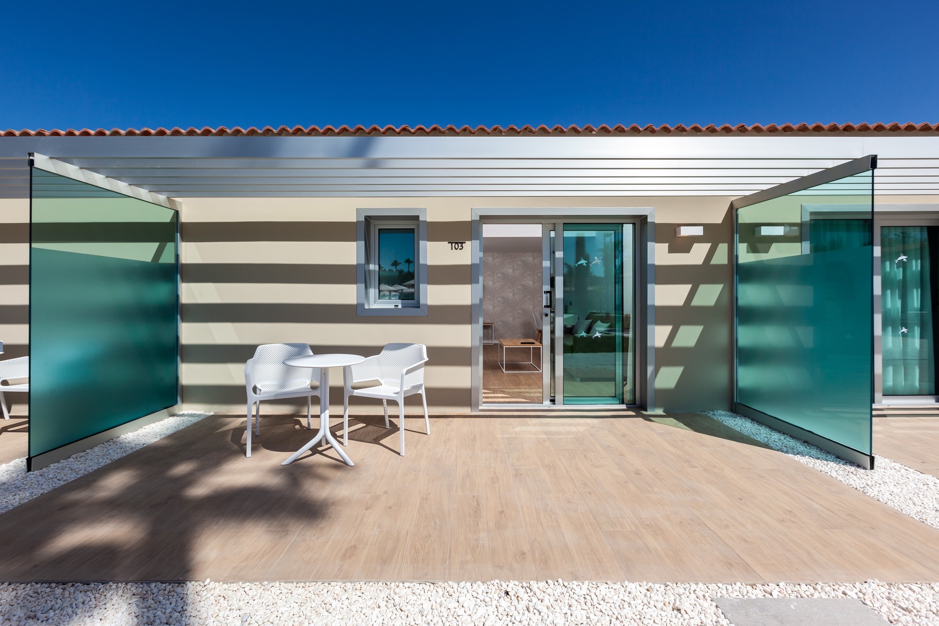 terraza junior suites adaptada kumara serenoa