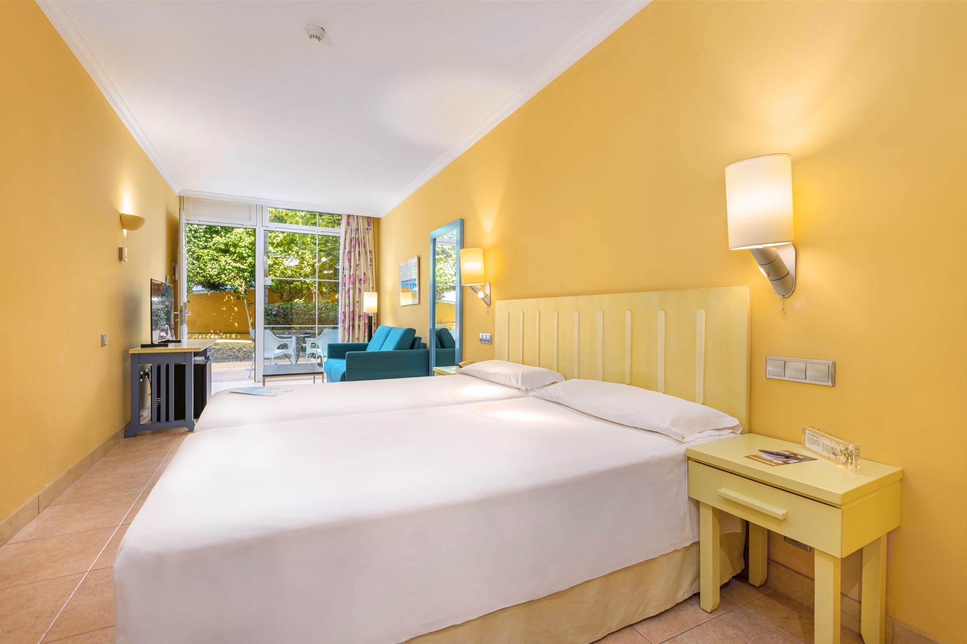 cama habitación doble familiar ifa altamarena hotel