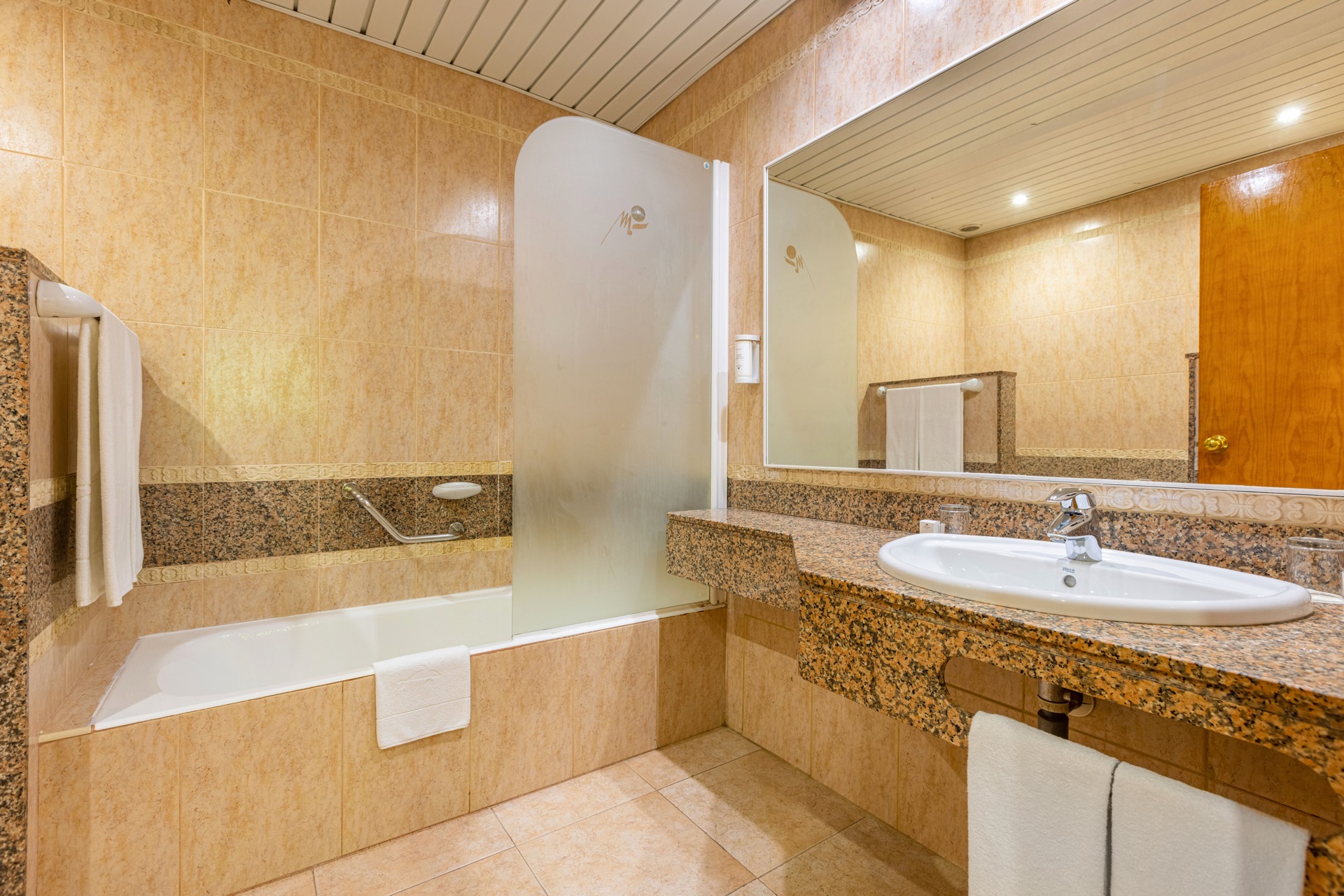 baño habitación doble familiar vista ifa altamarena hotel