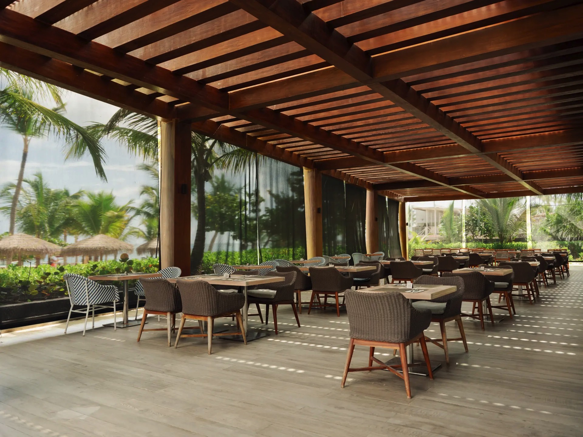 goldfish beach bar piscina lopesan costa bávaro resort spa & casino